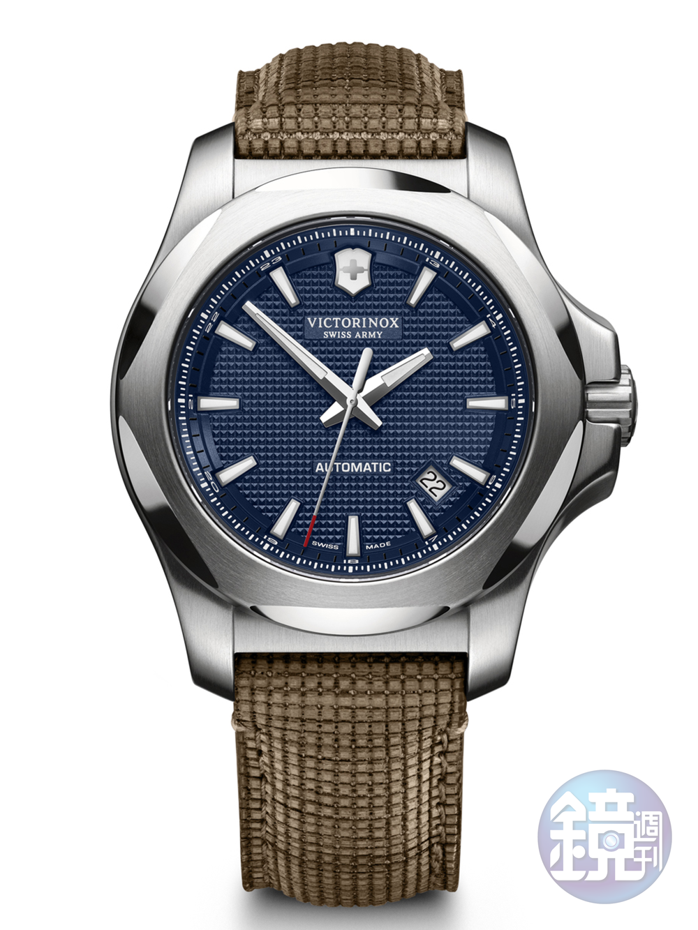 《I.N.O.X Mechanical》雖然外型設計與過去版本並無異,不過這款為機械錶版本,搭載了ETA 2824-2自動上鏈機芯,玩家能夠透過透明底蓋來欣賞機芯運作之美。除此之外,這款還運用天然樹皮材質錶帶,將樹皮鑲嵌在皮革的獨特作法,讓人眼睛為之一亮。功能:時間顯示/機芯:自動上鏈機芯/建議售價:約NT$29,800