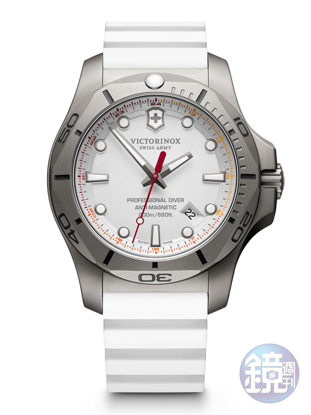 《I.N.O.X. Professional Diver Titanium》不同於先前的版本,這款I.N.O.X.加入的潛水錶的風格元素,配備單向旋轉錶圈,機能性更高;45mm鈦金屬材質錶殼,具備輕量化、抗腐蝕的特性,除了這款白色版本之外,還有啞灰色、迷彩、藍色、黑色等不同選擇。功能:時間顯示/機芯:石英機芯/建議售價:約NT$27,200