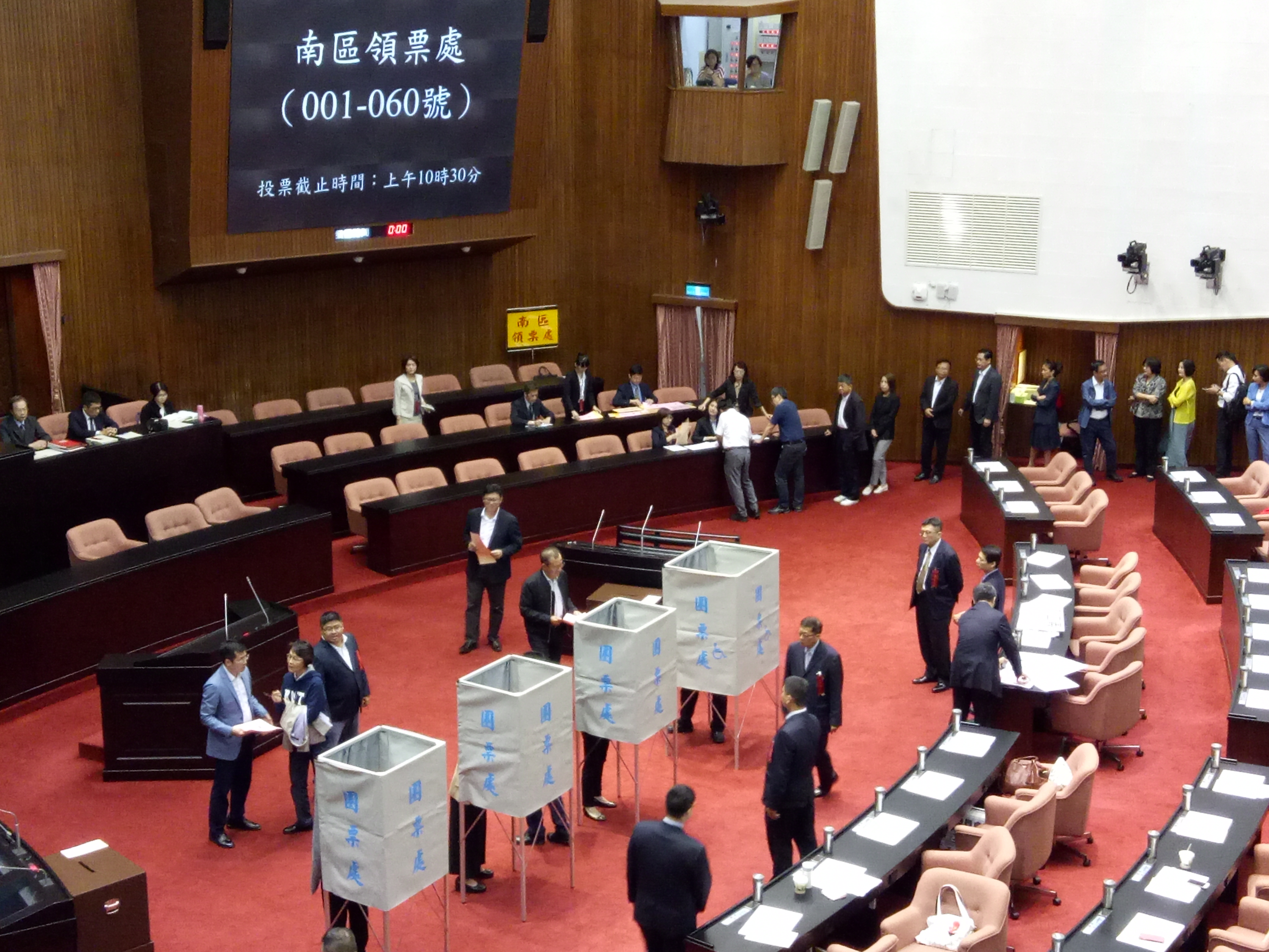 立法院院會今針對促轉會人事進行同意權投票。