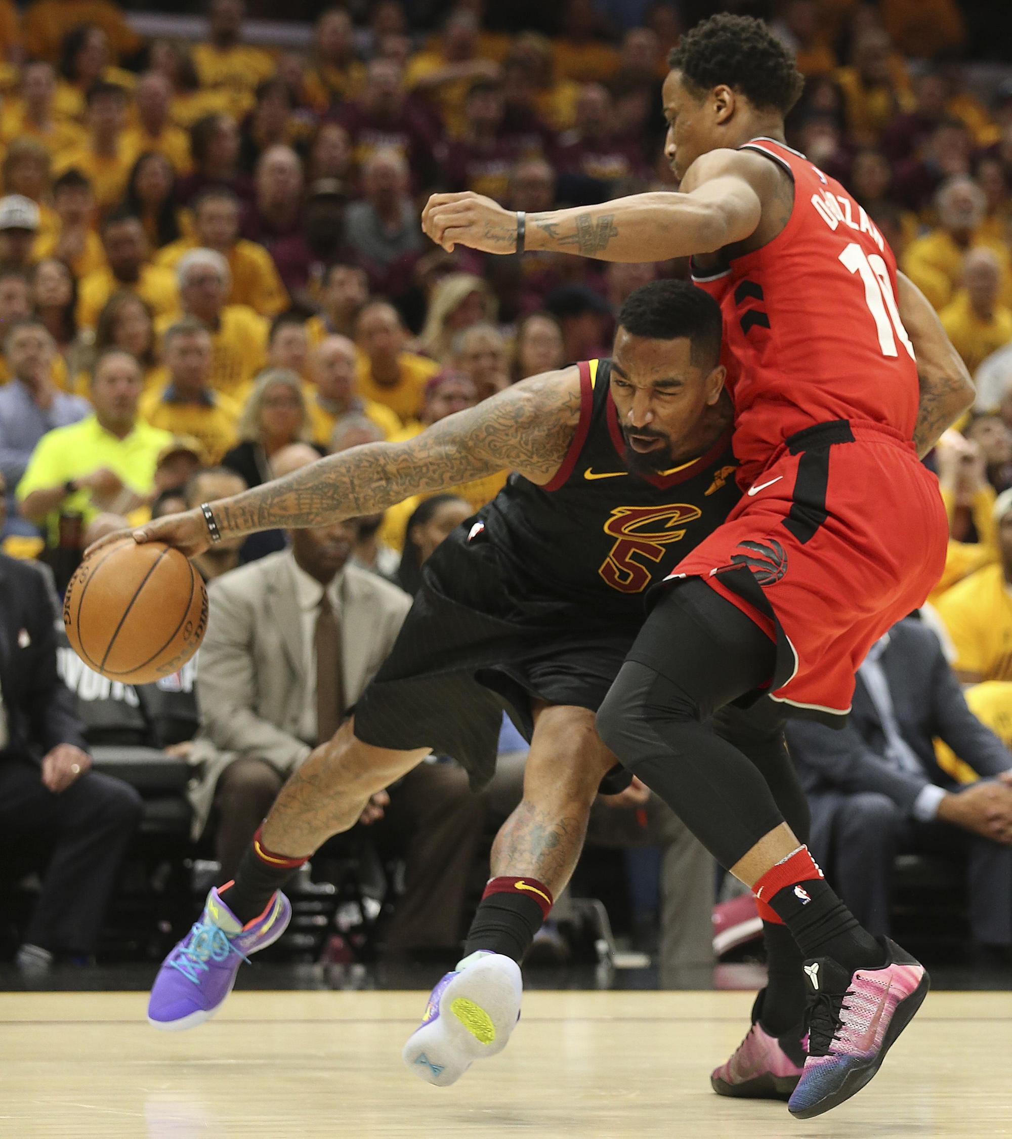 「神經刀」史密斯(JR Smith)靠著100%的命中率奪下15分。