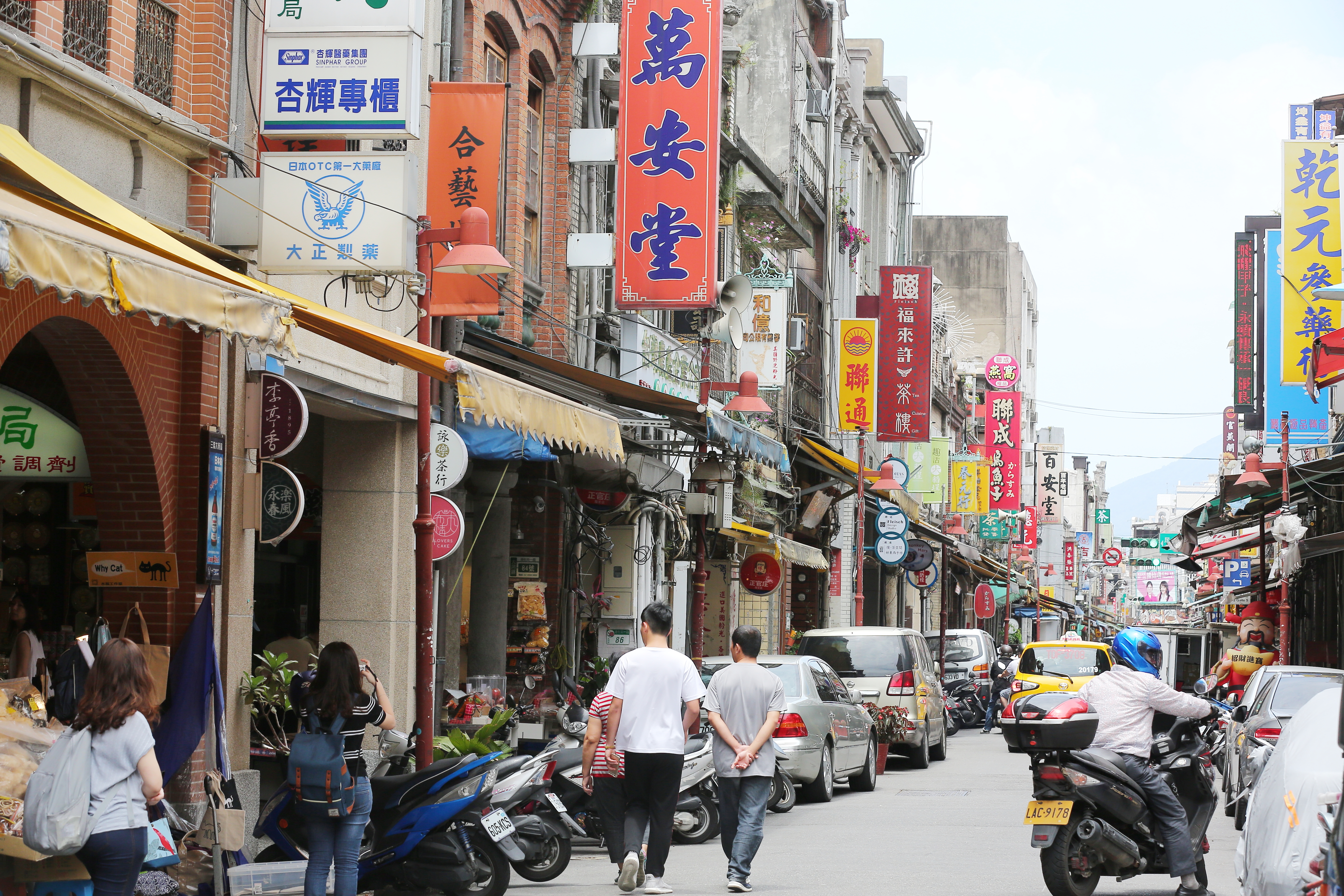 我們熟悉的迪化街，以前有著「台北地下金庫」之名。