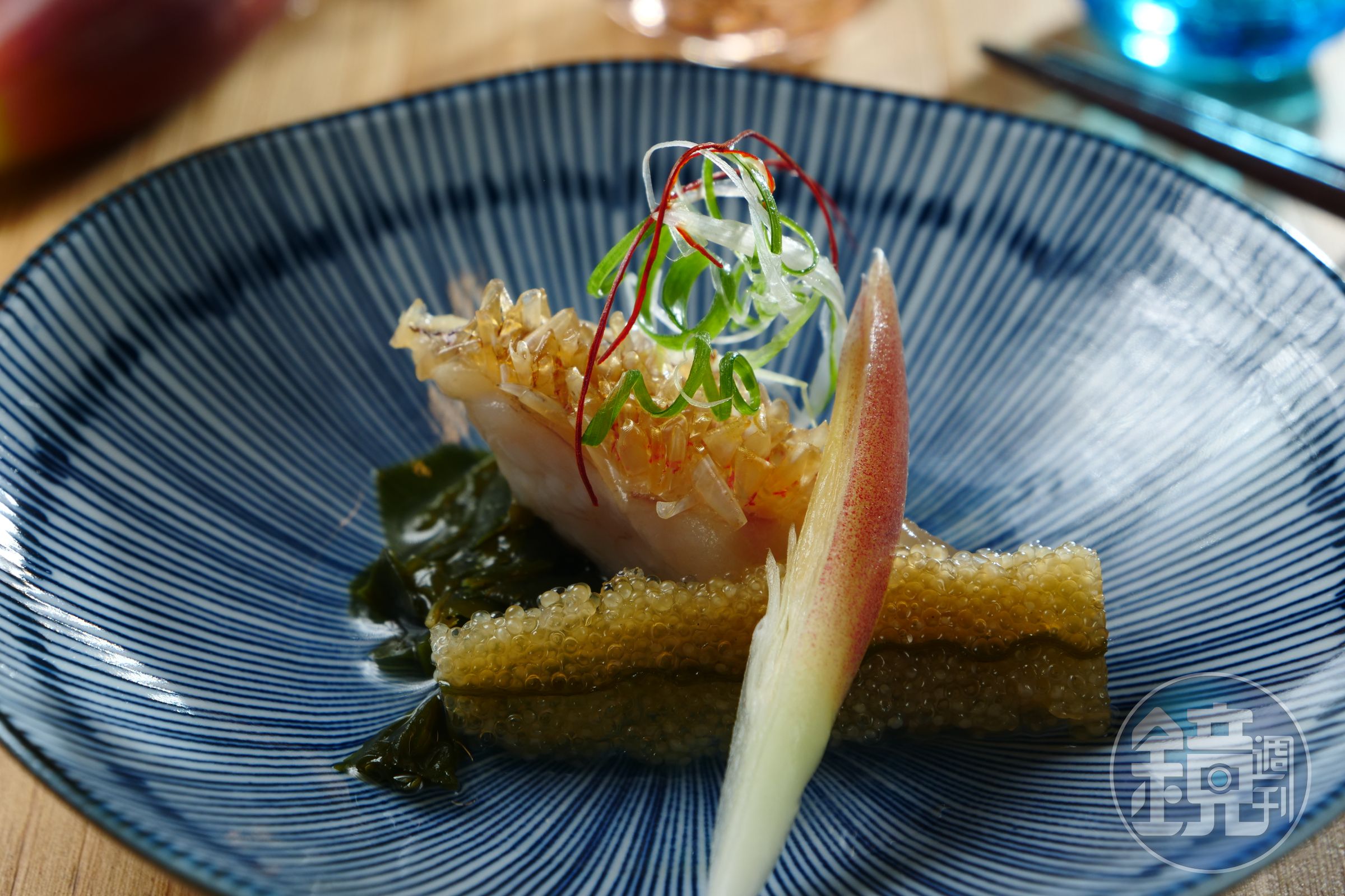 「甘鯛立鱗燒」作法麻煩，卻讓魚鱗有了奇趣口感。