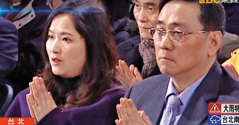 王文洋不僅兒女的婚姻有狀況，自己與女友呂安妮的感情也傳出生變。（翻攝自東森新聞）