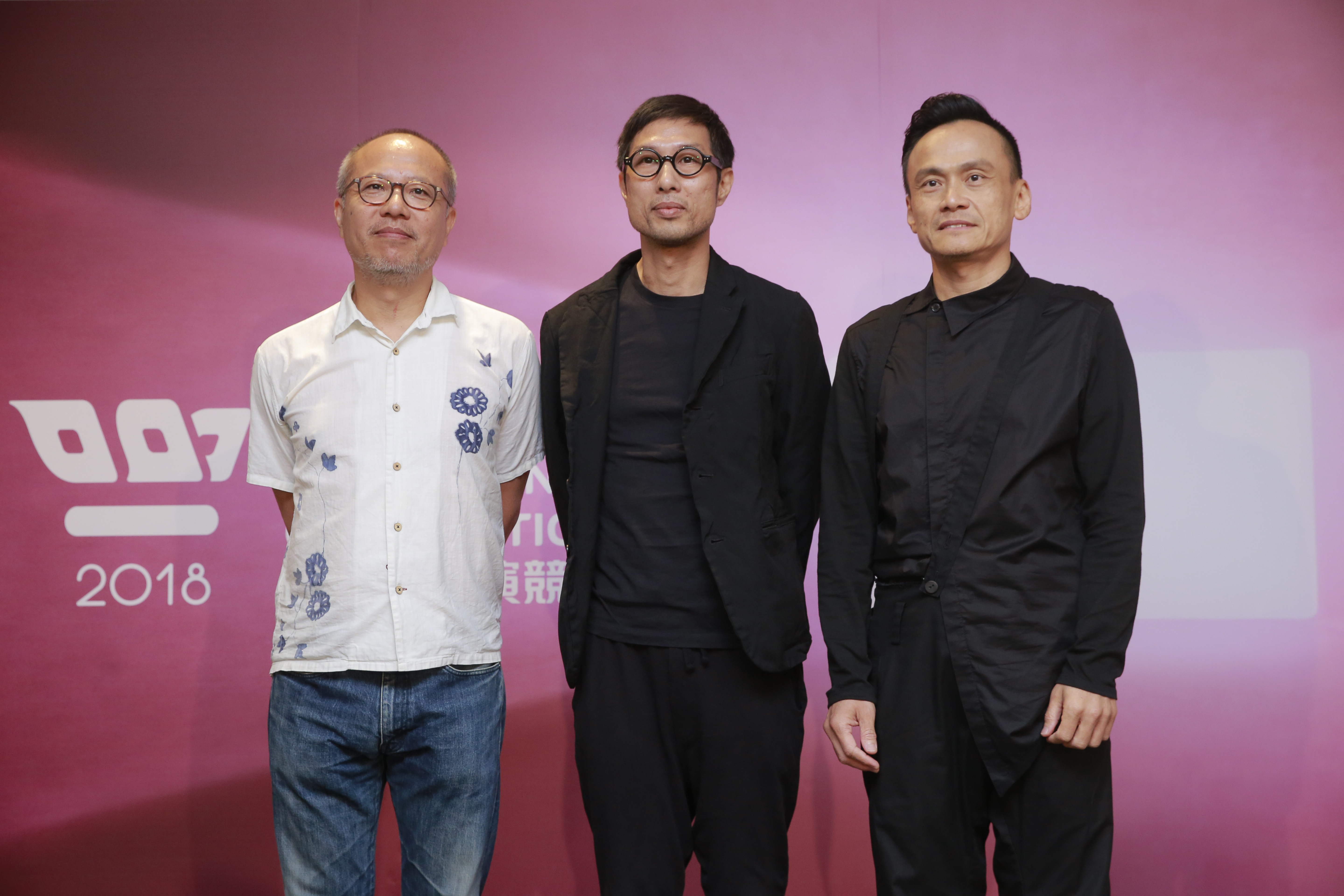 鍾孟宏（左）以監製與攝影的身分，力挺導演黃榮昇（中）拍出《小美》，陳以文（右）是片中演員。