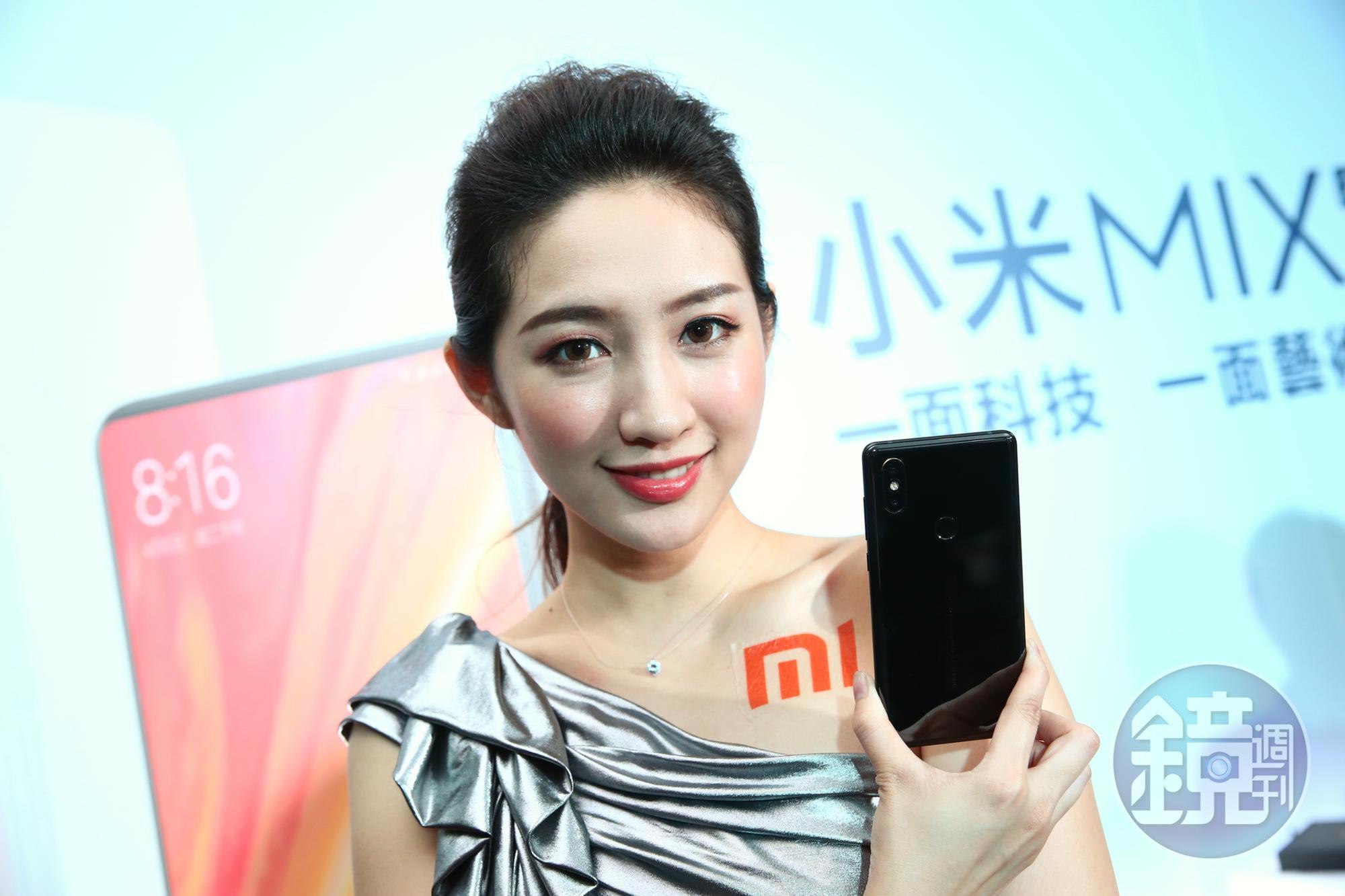 小米8日在台發表了史上拍照最強紅米手機Note 5，及新旗艦機小米MIX 2S。