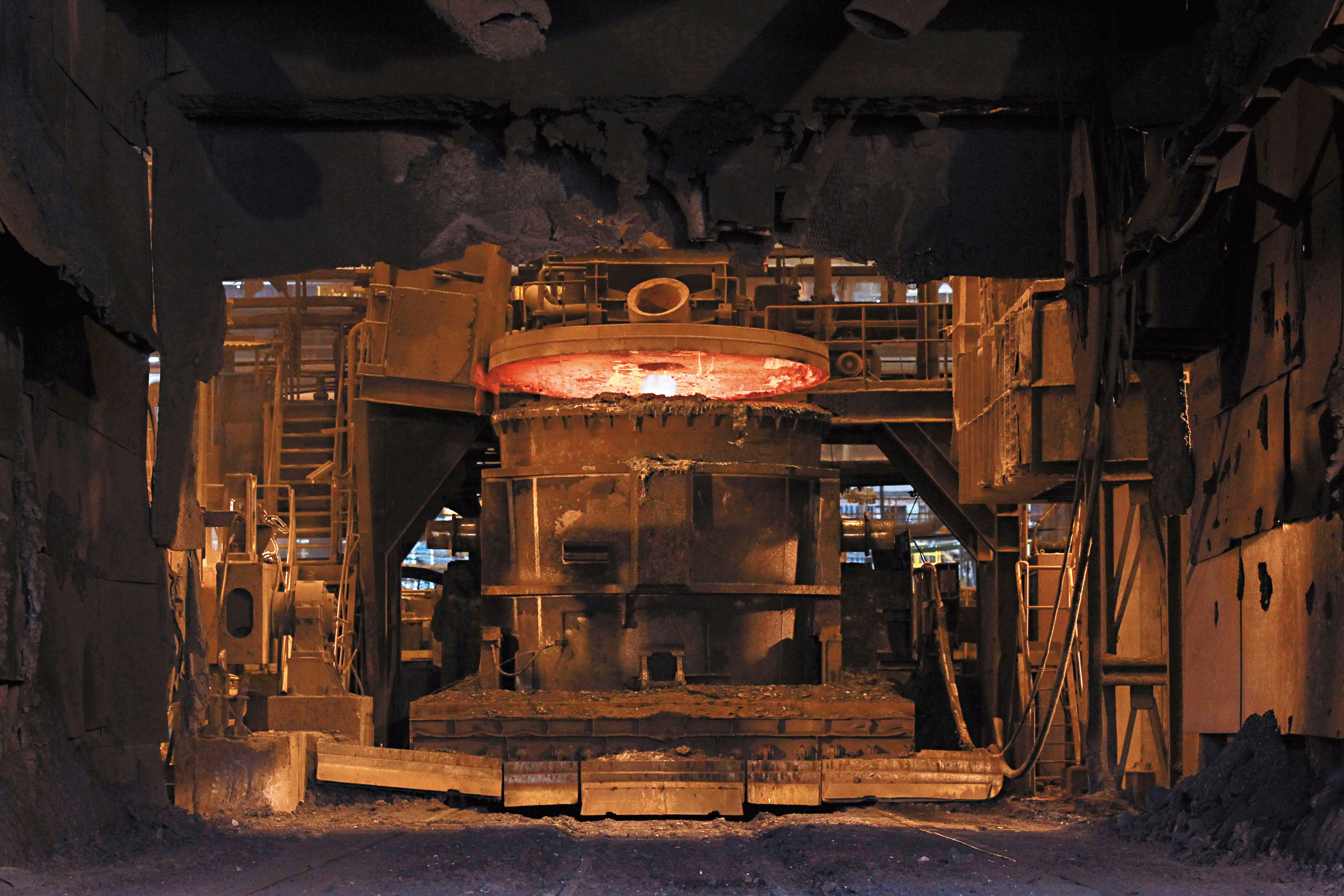 一貫作業煉鋼過程會產生副產品「轉爐石」，經過處理可作再生粒料。