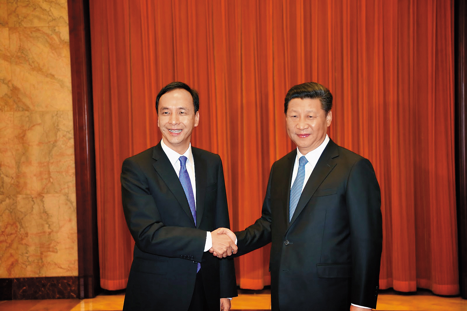 前國民黨主席朱立倫（左）任內曾成功登陸，與對岸領導人習近平（右）會面。（國民黨提供）