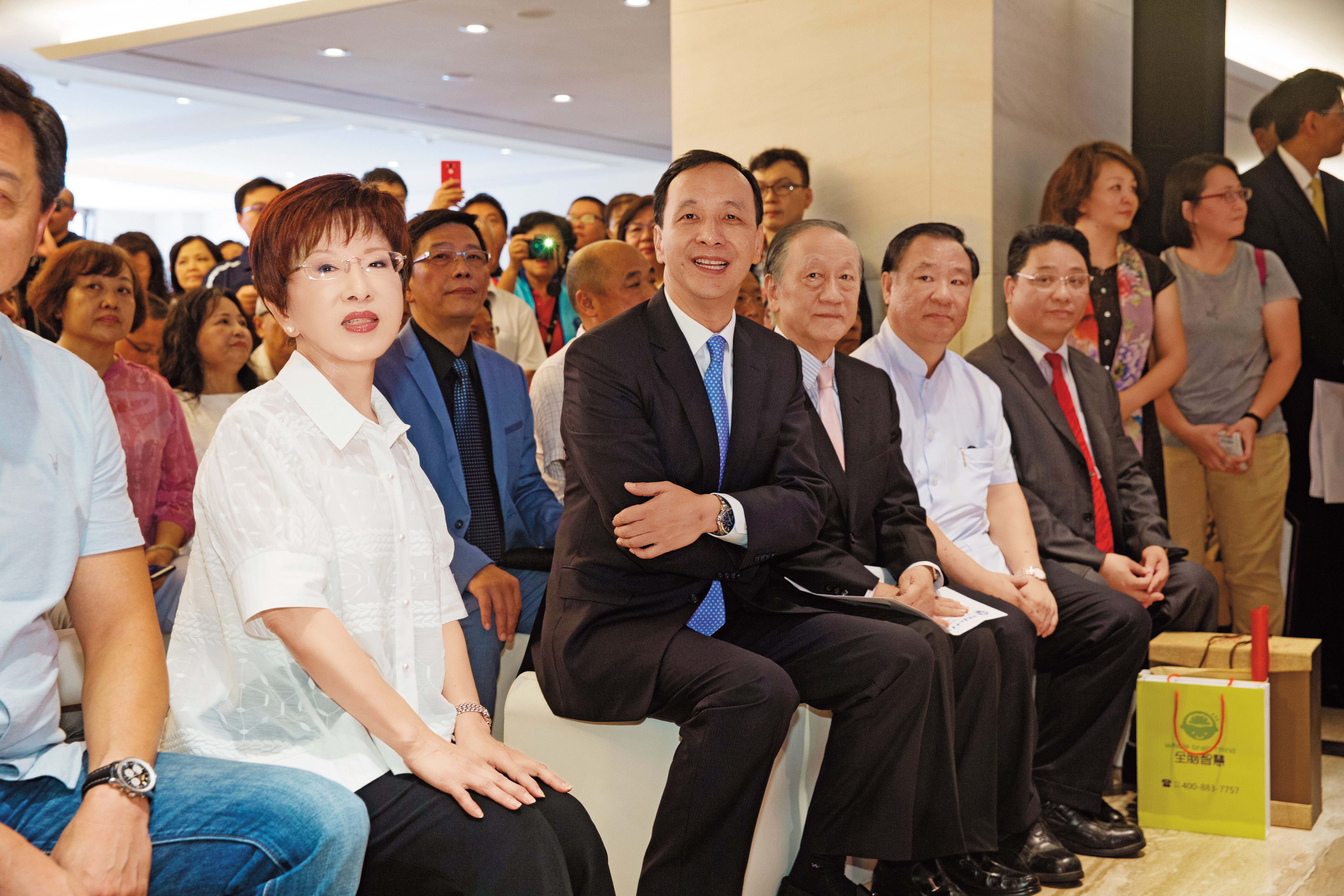 前國民黨主席洪秀柱、朱立倫最近以輔選之名勤跑全台，卻傳出目的是為年底的主席補選鋪路。