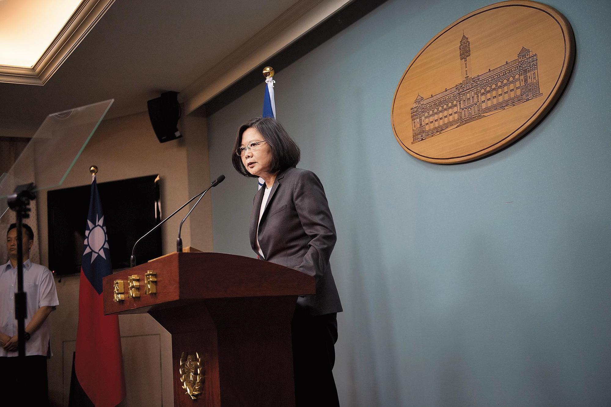 總統府傾向以「卸任副總統未滿3年」為由,不讓吳敦義赴大陸參加國共論壇。圖為總統蔡英文。(總統府提供)
