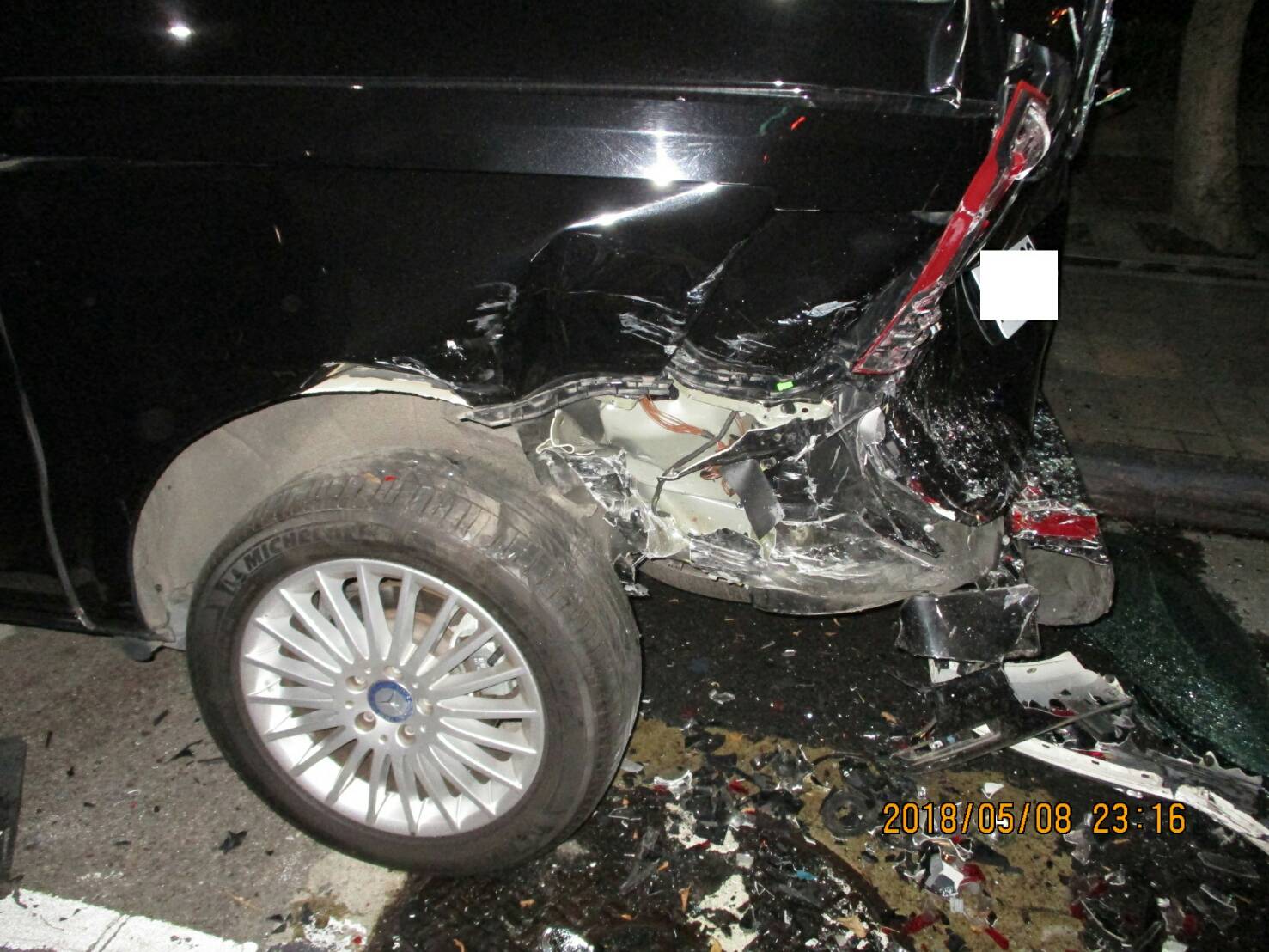 何姓駕駛酒駕連環撞四車。（松山分局提供）