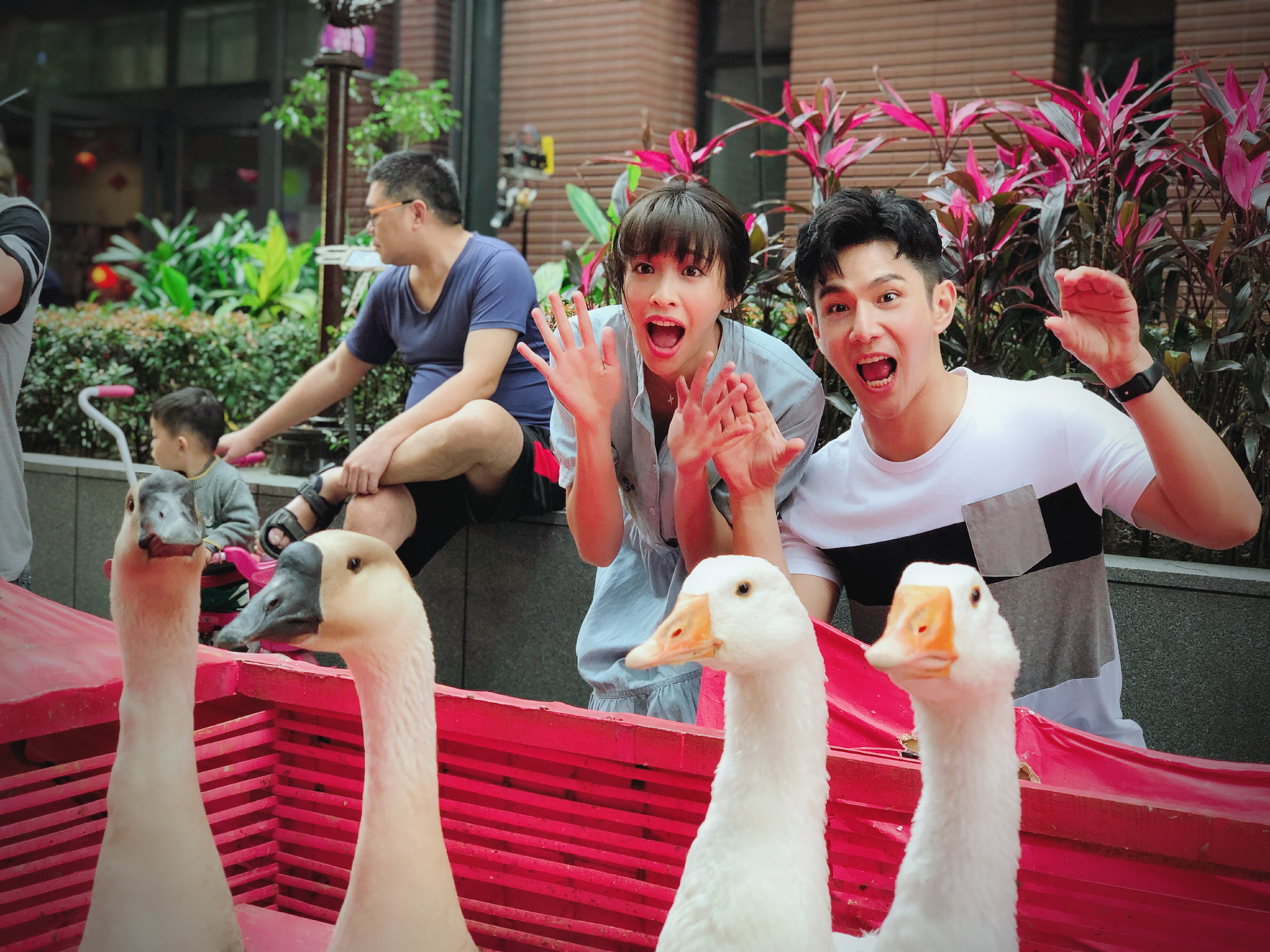 袁詠琳跟祖雄在新戲內有不少床戲及親熱戲，兩人為了培養感情，私下常約出門打球及看電影，戲已殺青兩人亦成了知心好友。