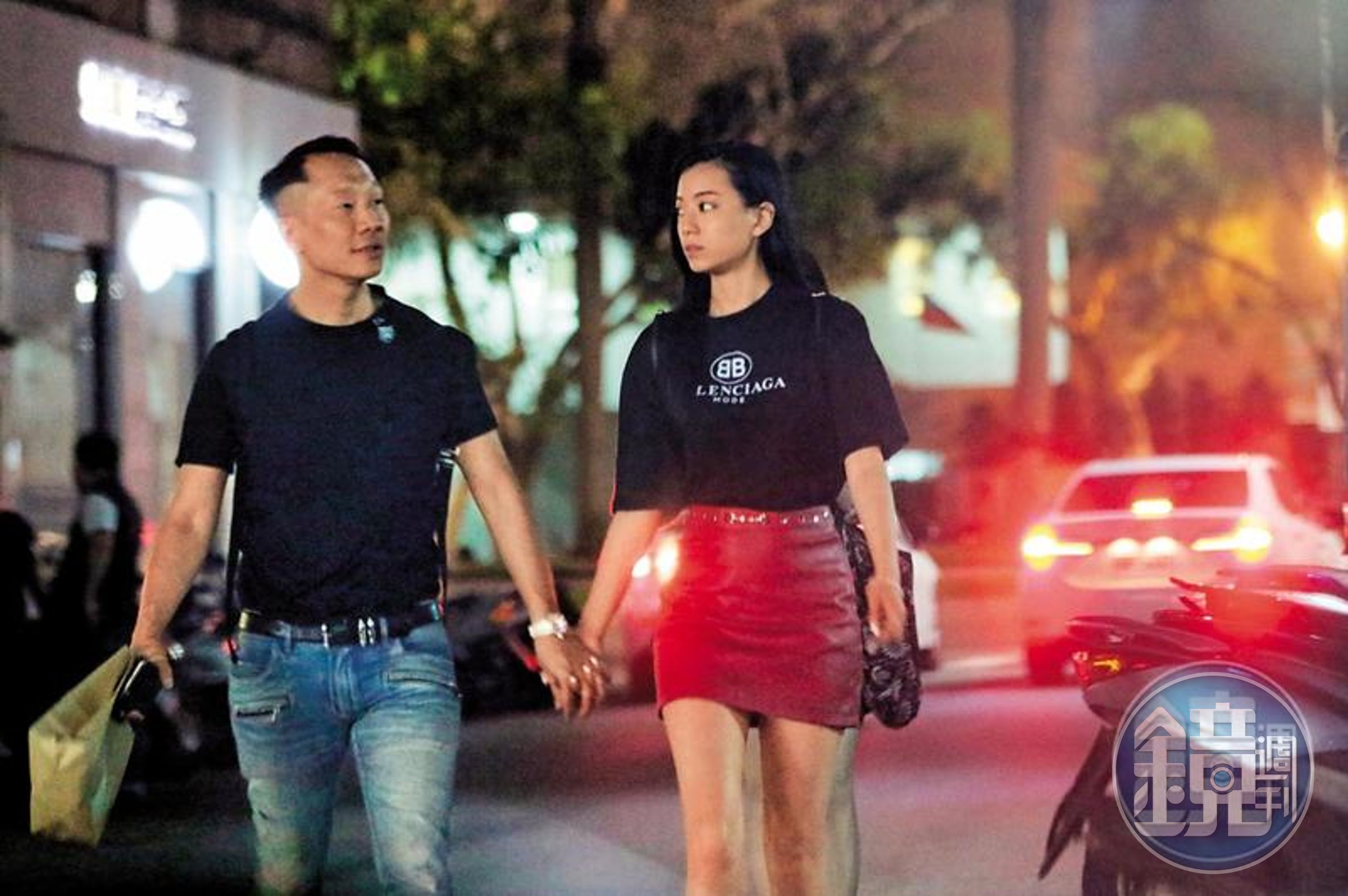 管其慧日前被本刊直擊和李康瑞牽手漫步接頭。