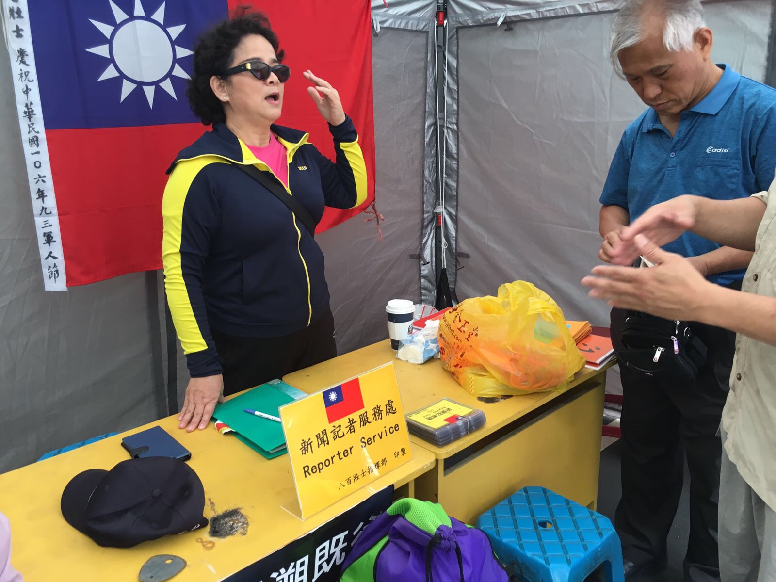 八百壯士此次特別製作發放新聞記者證，以保障記者採訪安全。