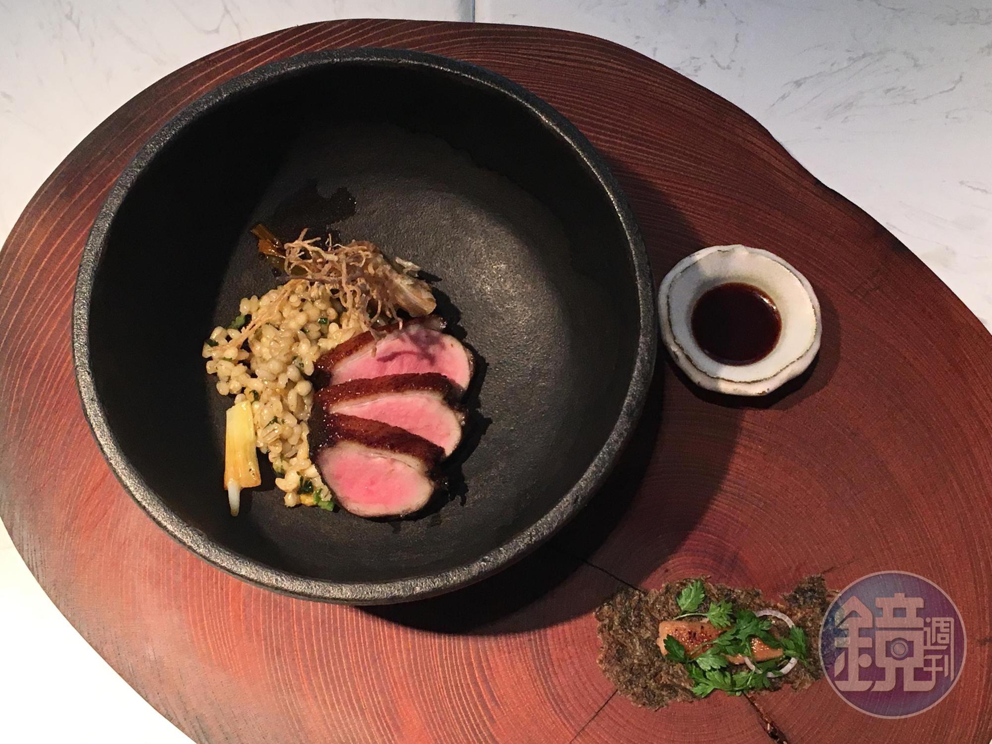 陳子洋第2次試煮，調整鴨肉熟度、醬汁濃稠度，整體口感更加精準。