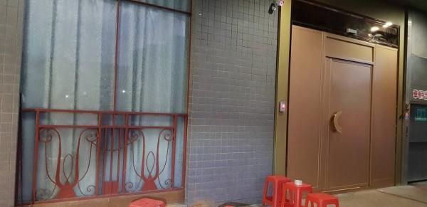 基隆路上知名酒店「金坊」凌晨許傳出槍響。（松山分局提供）