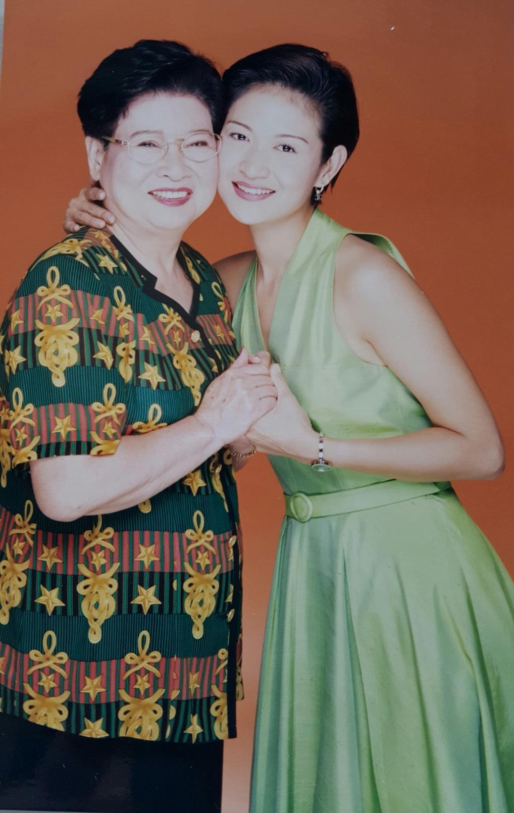 崔佩儀母女倆感情緊密。(中視提供)