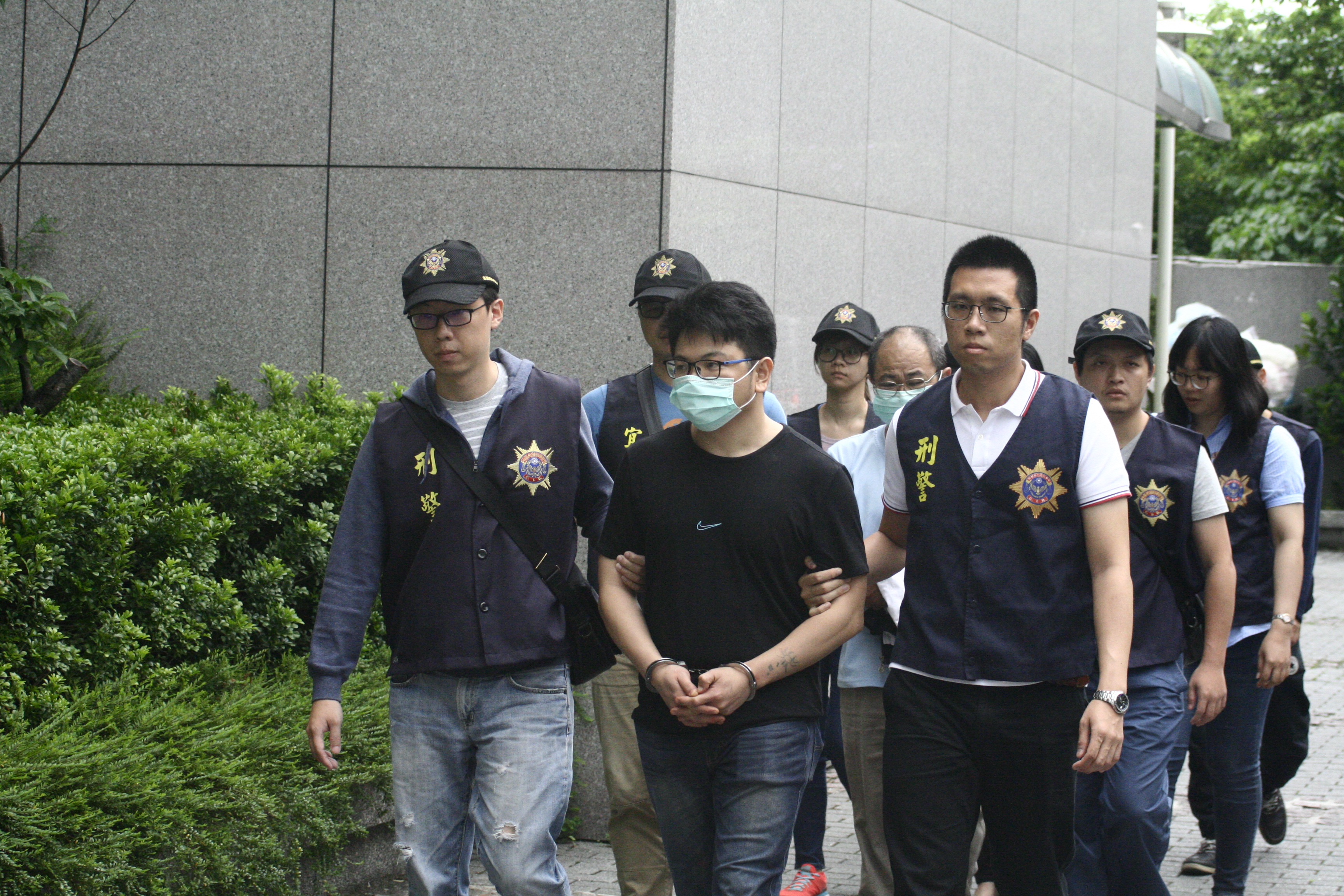 陳嫌等人專找熱門遊戲帳號賣家詐騙。（刑事局提供）