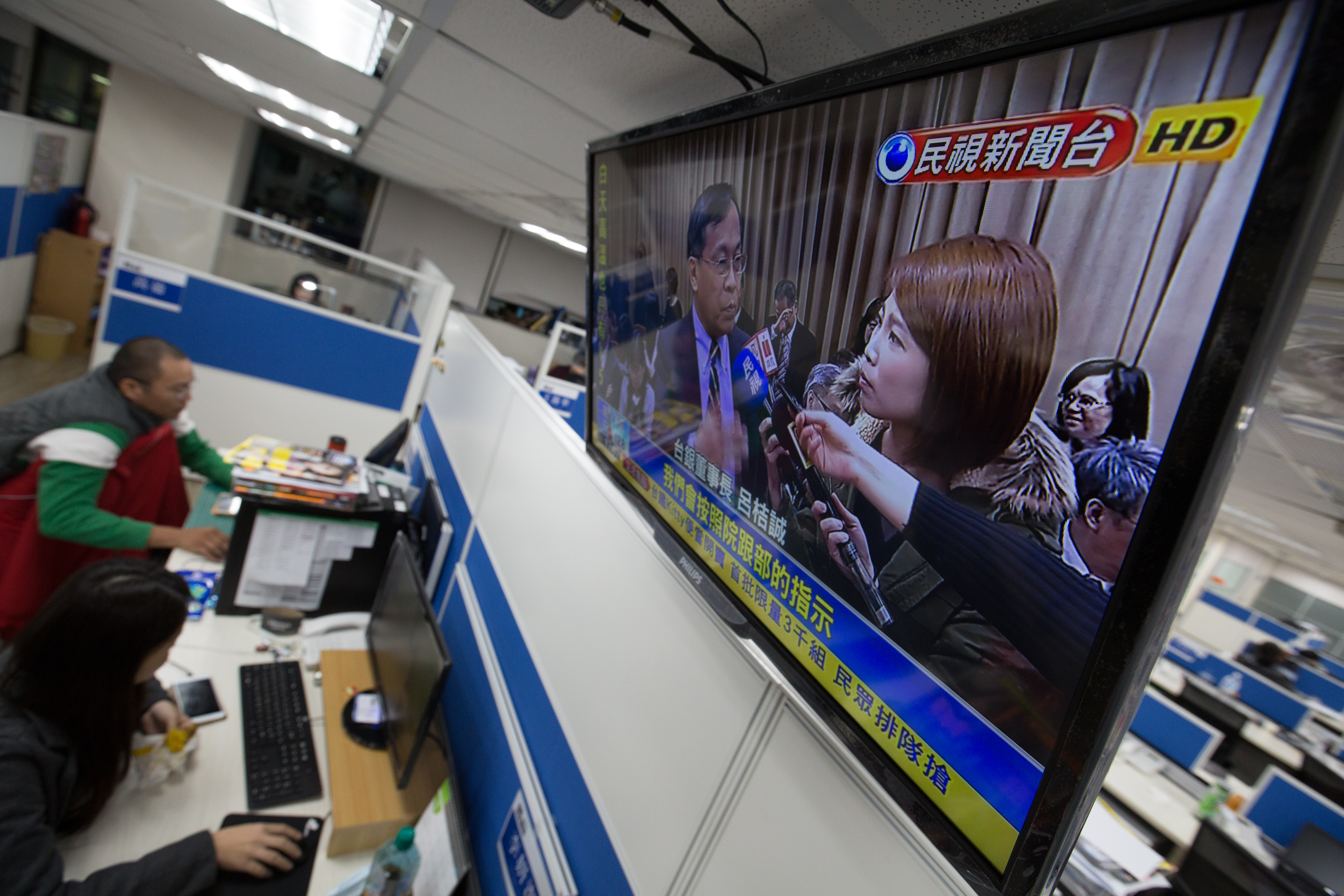 民視今決議提供臨時授權給凱擘與台固到5月25日，但也引起TBC不滿，認為民視是差別待遇。