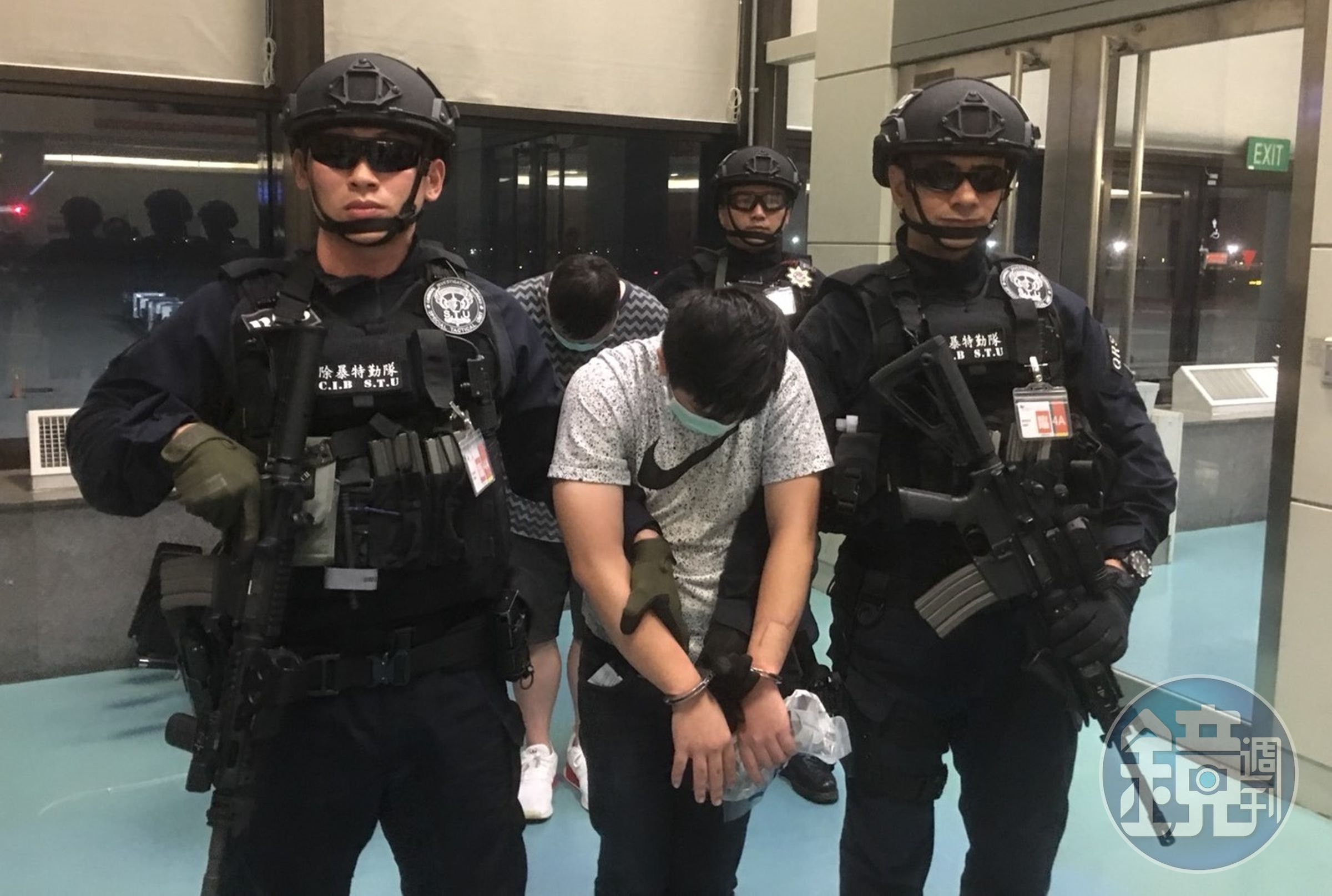 廖緯蒼和曾孟翰遣2人從新加坡被遣返回台。（警方提供）