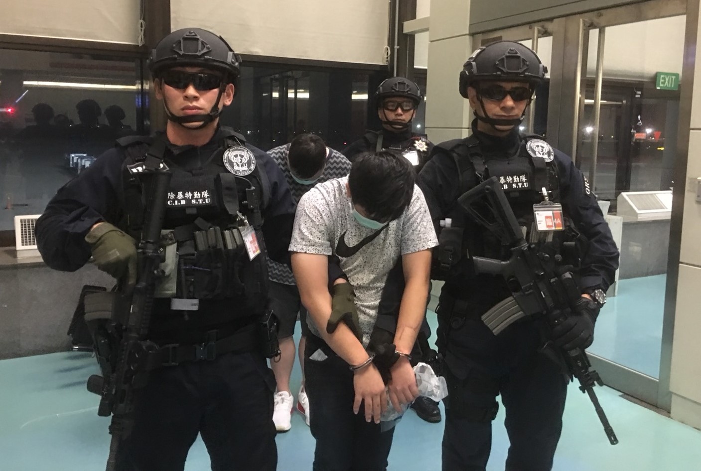 廖緯蒼和曾孟翰遣2人從新加坡被遣返回台。（警方提供）