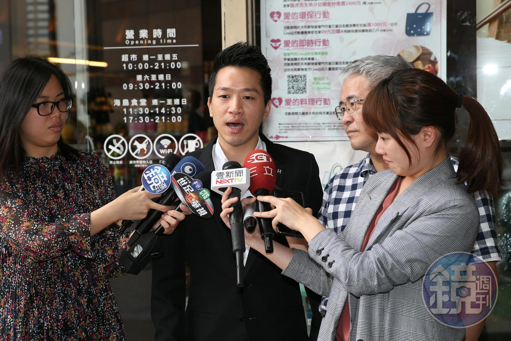 台北市議員何志偉以「髒髒包」形容柯文哲。