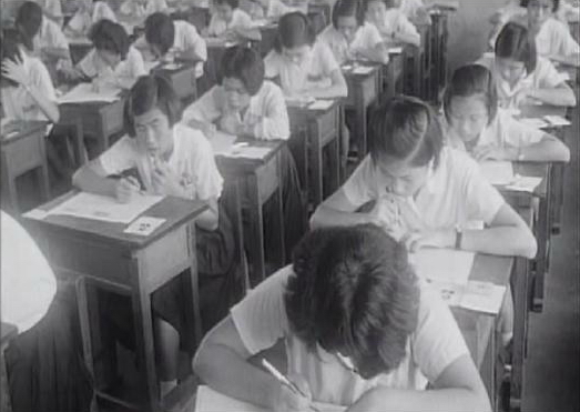 姜秀瓊重考才如願進入台北藝術學院，因此在《太陽雨》中選用昔日聯考老影像。（國家電影中心提供）