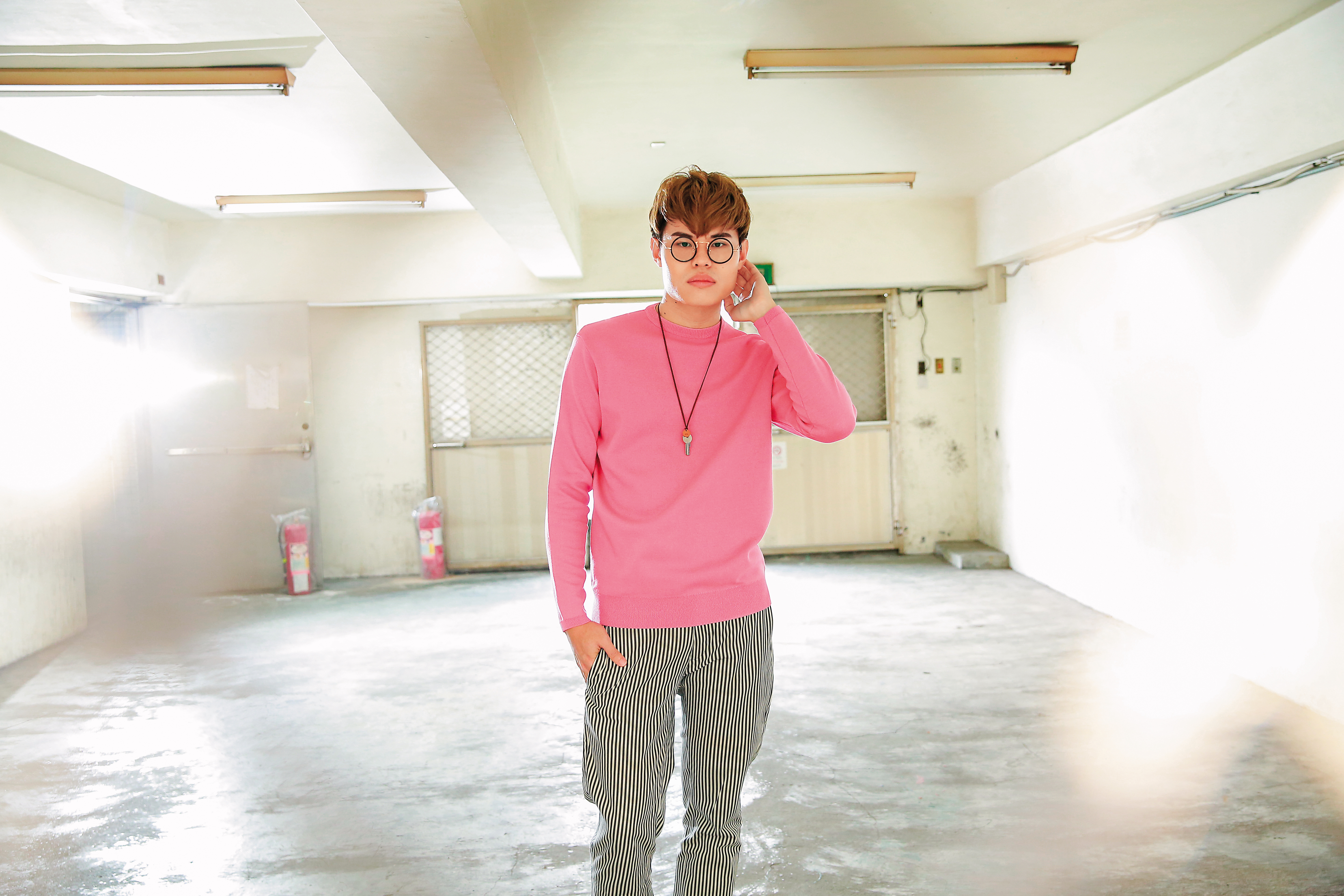 聖結石火速竄紅成YouTube最快破百萬訂閱網紅，但隨後私人生活也被攤在陽光下。