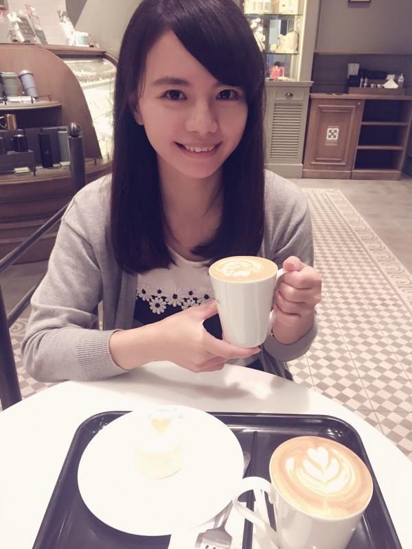竹南分局正妹女警曾喻嬅表示,能盡到自己本分她也覺得很開心。(警方提供)