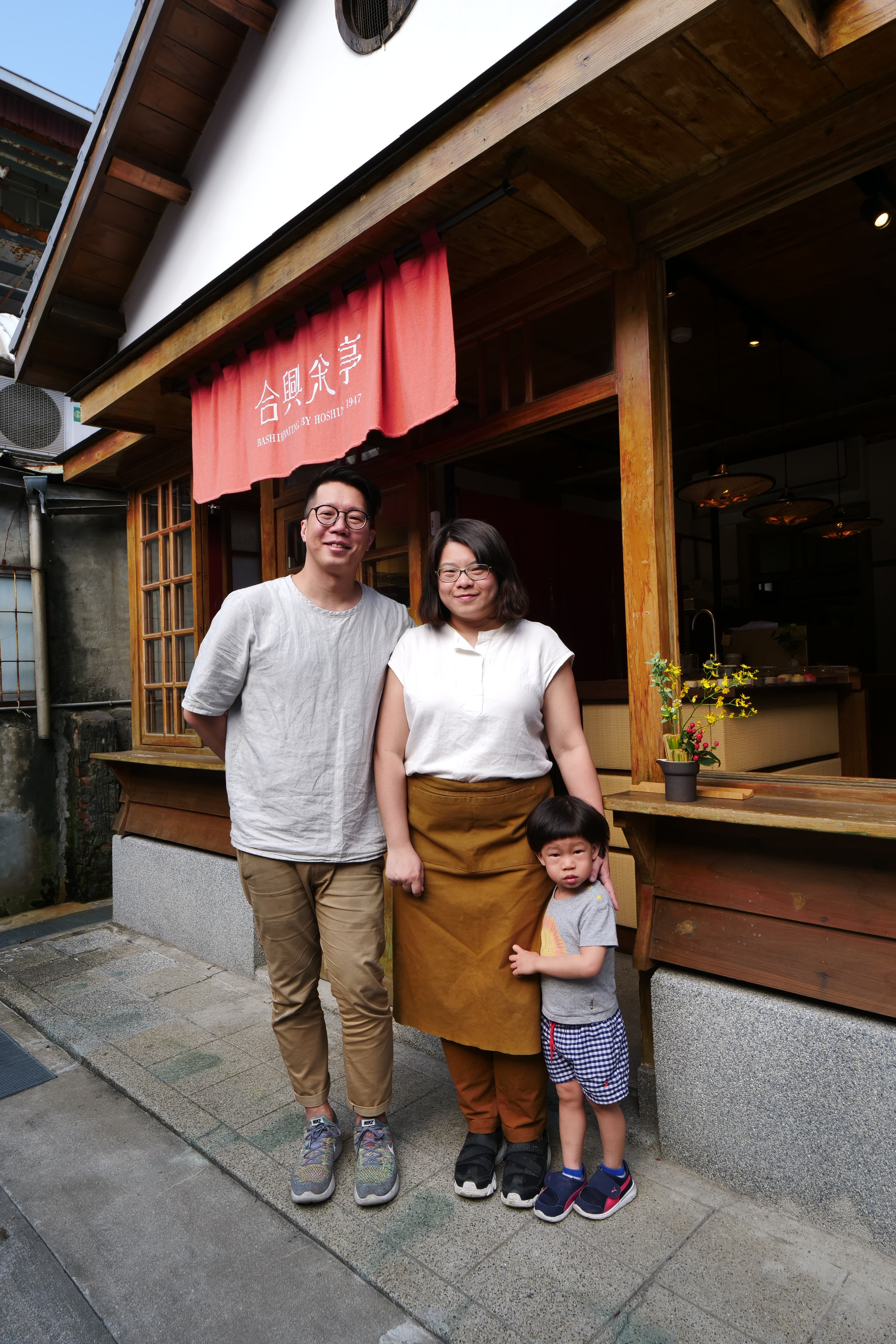 任佳倫和夫婿鄭匡佑為70年的家傳糕點注入新意。