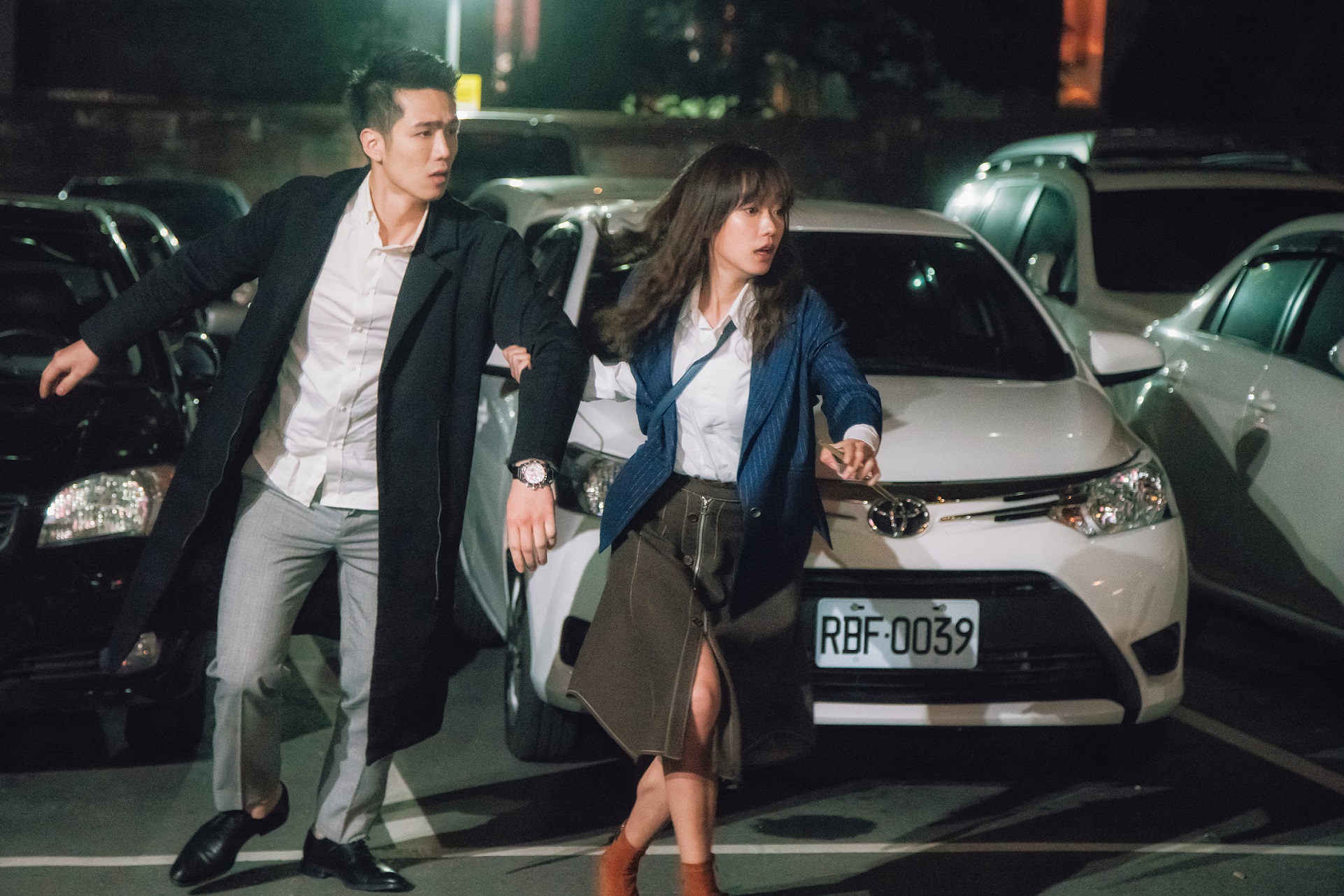 孟耿如與利晴天拍攝逃命戲十分逼真。（東森提供）