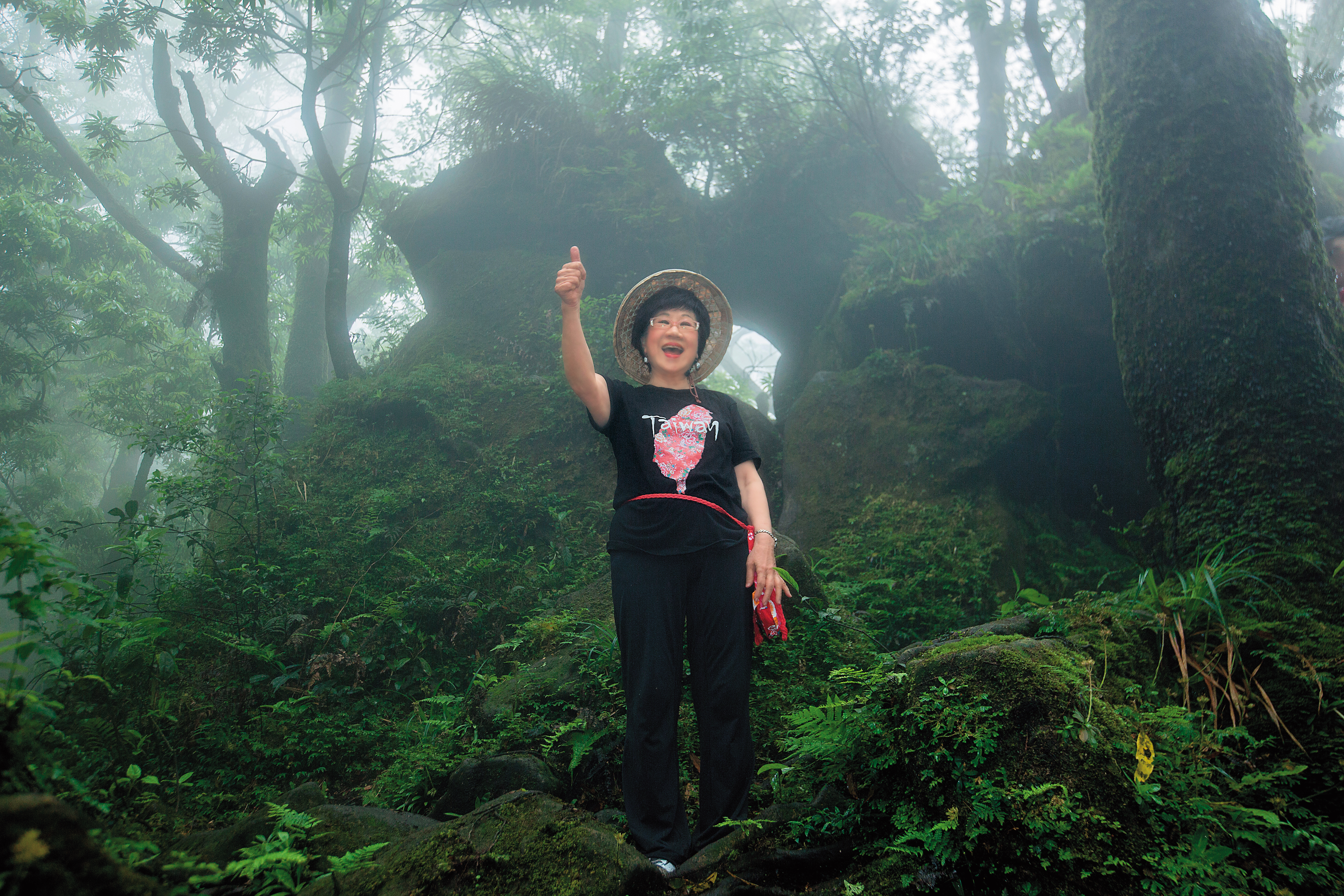 呂秀蓮4月2度爬七星山，從政亦如爬山，呂秀蓮無派系，無盟友，稱靠的是自己的意志力。