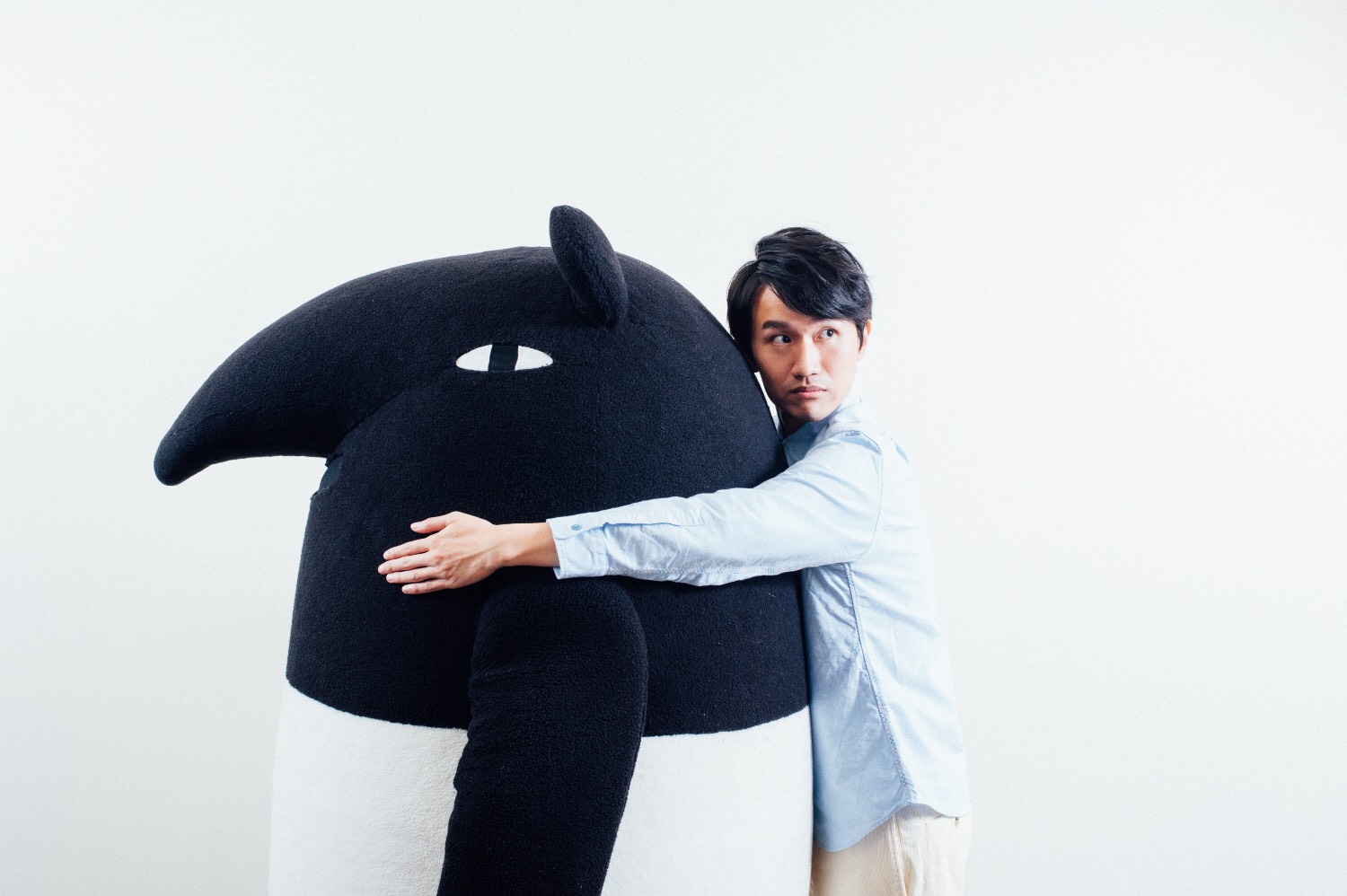 圖文插畫家Cherng與手搖飲料「珍煮丹」跨界合作，讓「馬來貘」穿上功夫裝。（華研提供）