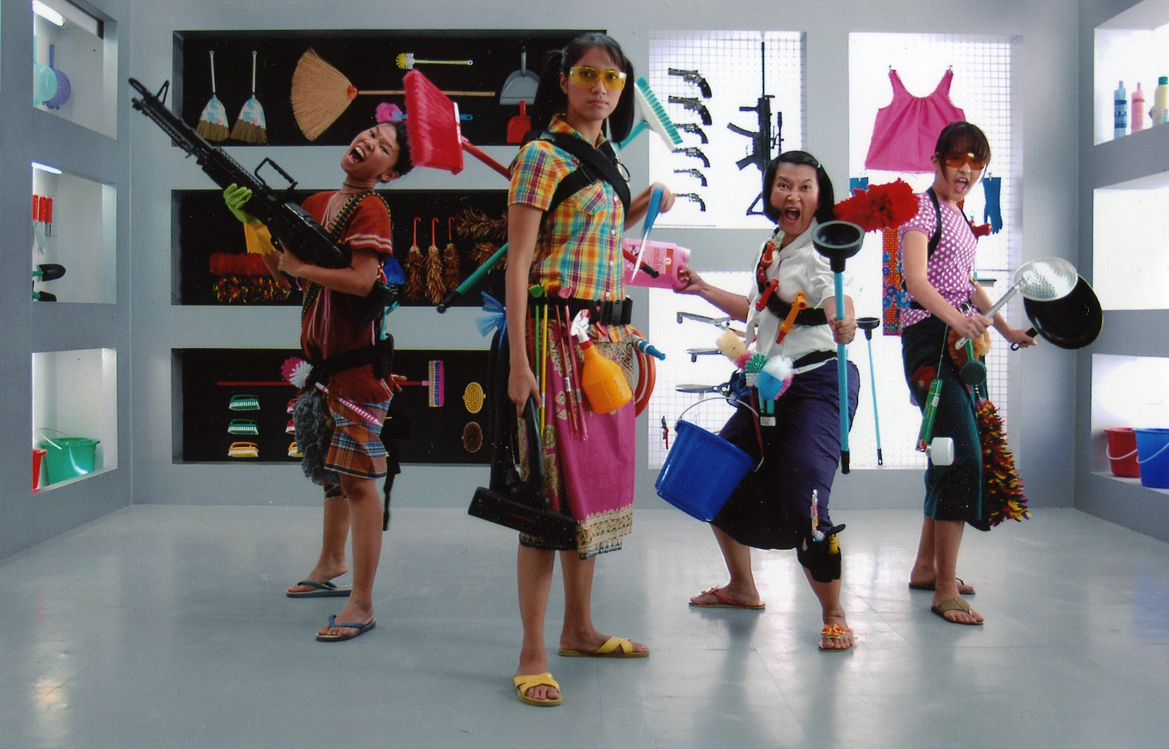 曾拍過2部《人妖打排球》的導演導演翁乙湯伉棟，繼續在《女傭大間諜》發揚惡搞顛覆手法。（台北電影節提供）