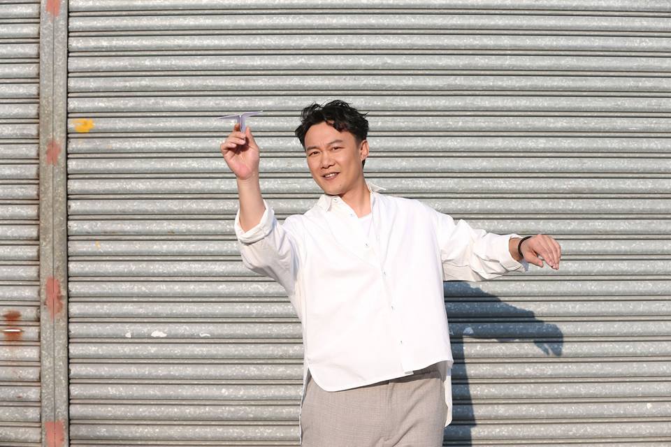劉若英首度執導的新片《後來的我們》，邀來陳奕迅演唱主題曲〈我們〉 。（翻攝自陳奕迅臉書）