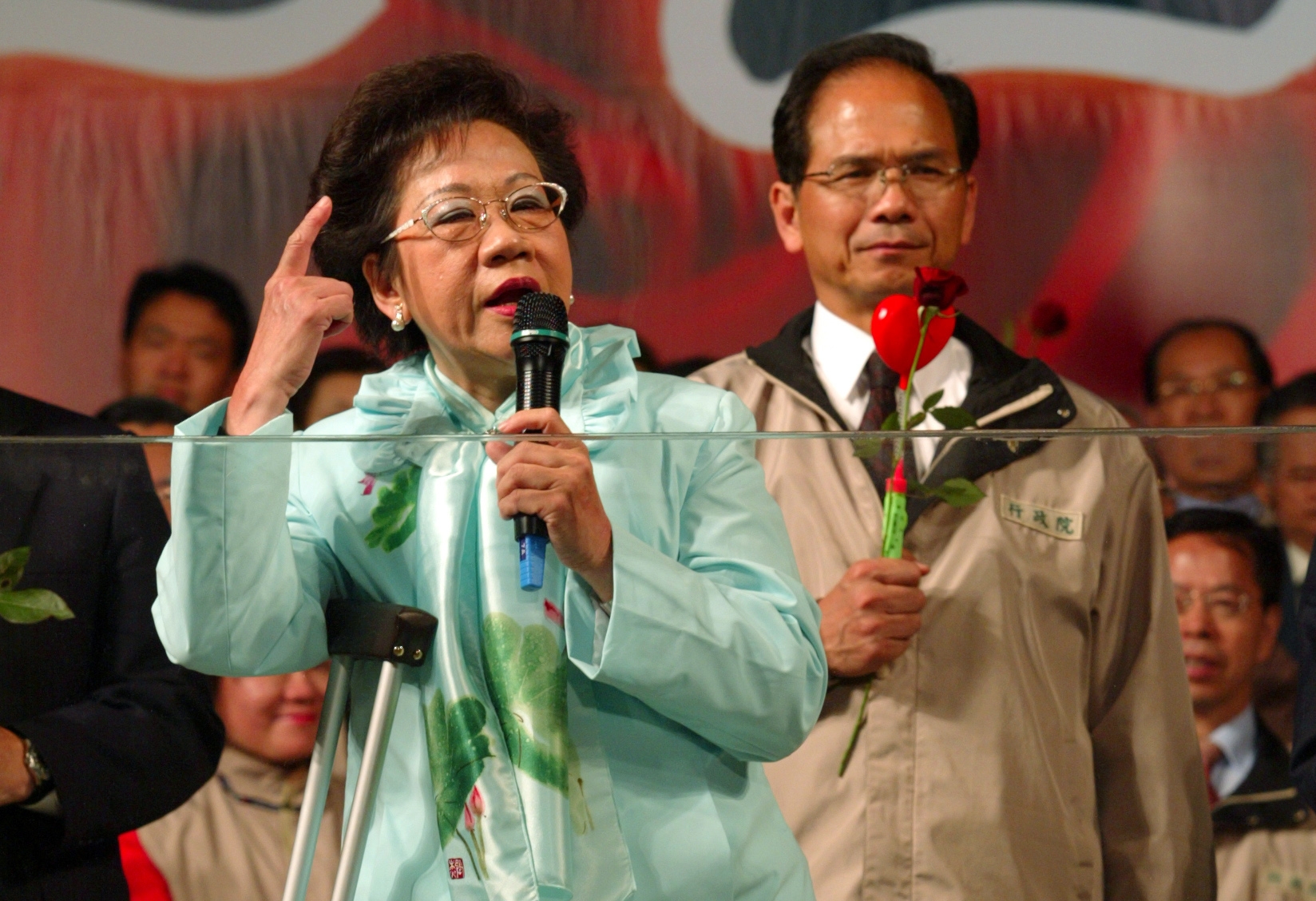 2年前呂秀蓮出版回憶錄《非典型副總統》憶及往事,她改口稱該事件是居心叵測的政治陰謀。右為游錫堃。(達志影像)