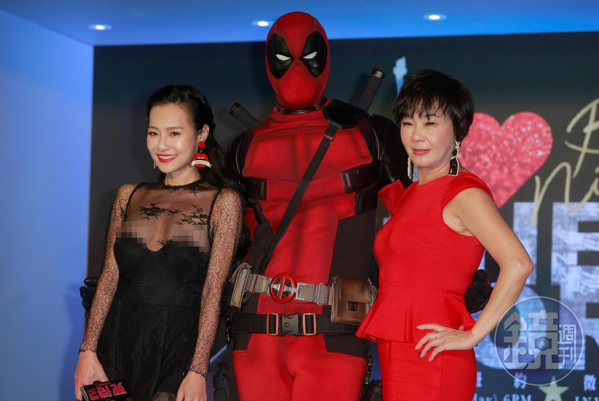 王思佳與媽媽布蘭妮參加微風之夜與《死侍2》合作的首映會,竟不慎穿幫露點,大黑棗出場見客,在她身旁的布蘭妮也沒發現。