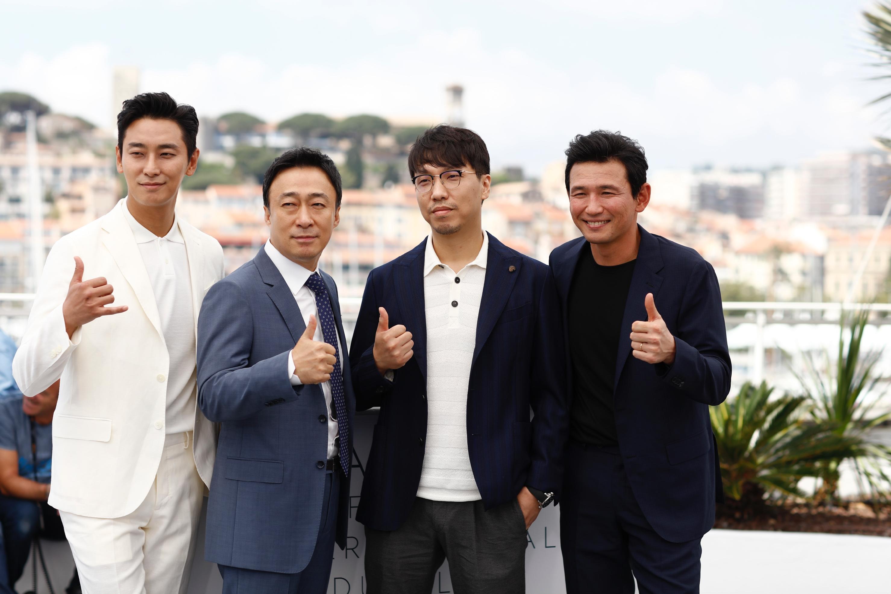 黃晸玟（右起）、尹鍾彬導演、李聖旻、朱智勳為電影《北風》現身坎城影展。（Catchplay提供）