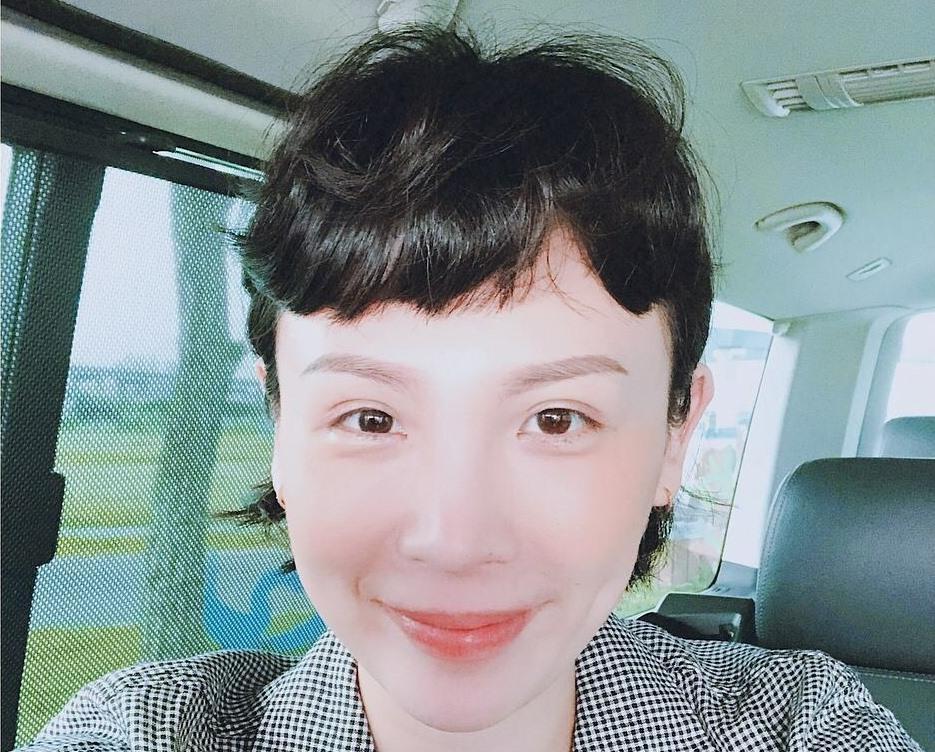 娃娃認了懷孕，還在臉書上傳胎兒的超音波照，看得出新手媽媽的緊張與喜悅。（翻攝自魏如萱臉書）