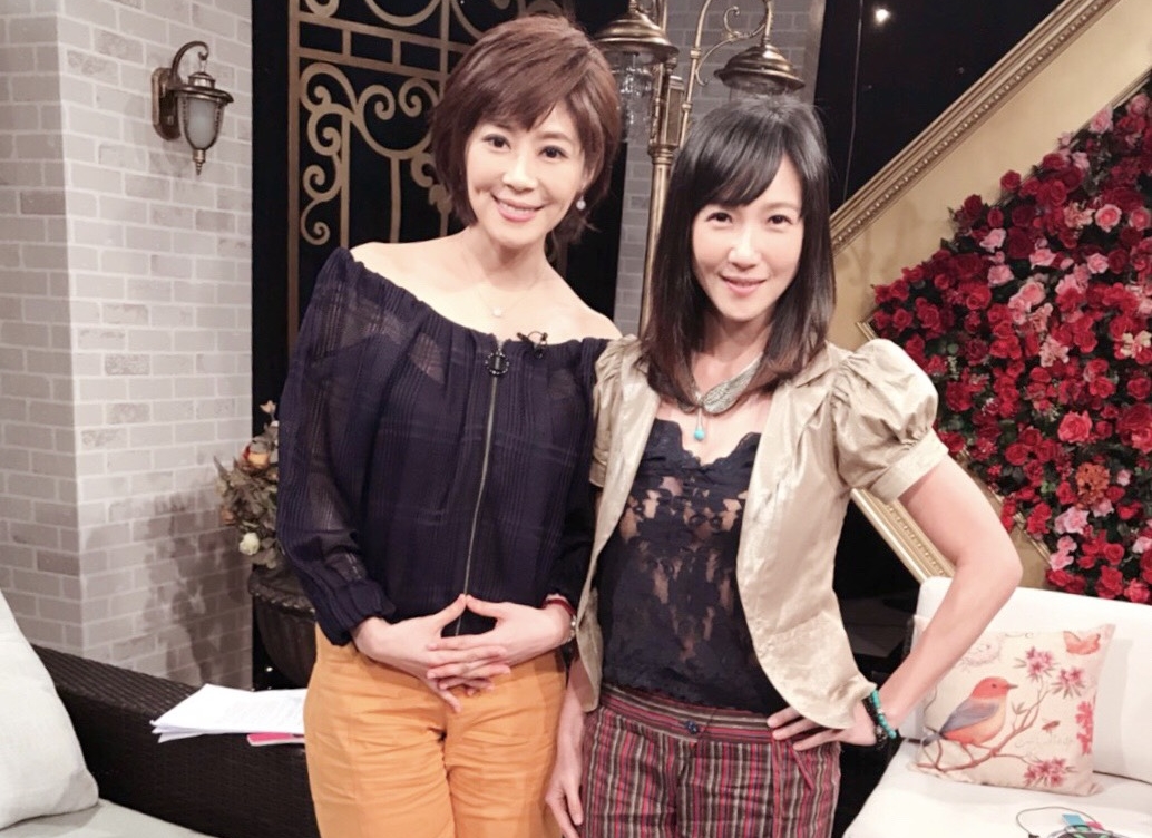 張本渝受邀上邱沁宜的《單身行不行》節目談凍卵。（東風提供）