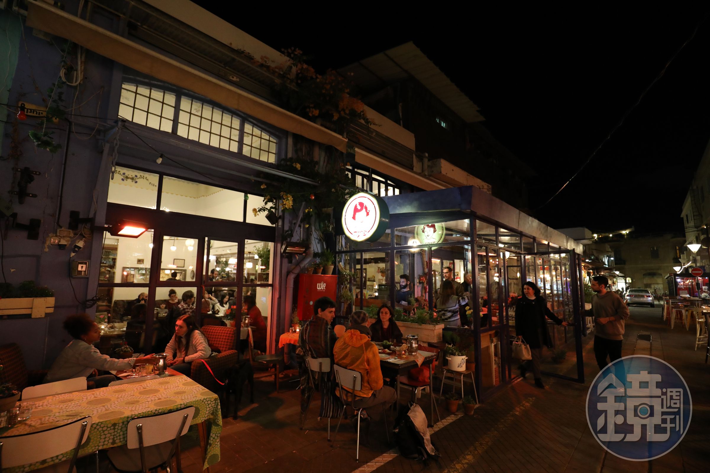 「Puaa」開在雅法老城市集周圍，每到夜晚，內外都是人聲鼎沸。