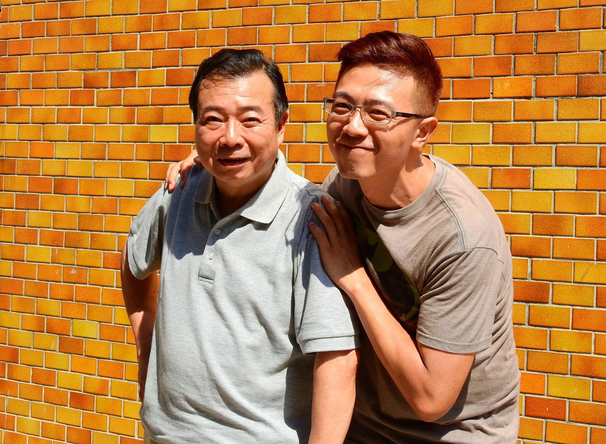 廖峻（左）與兒子廖錦德首度在戲裡演出父子，兩人都非常期待。（台視提供）