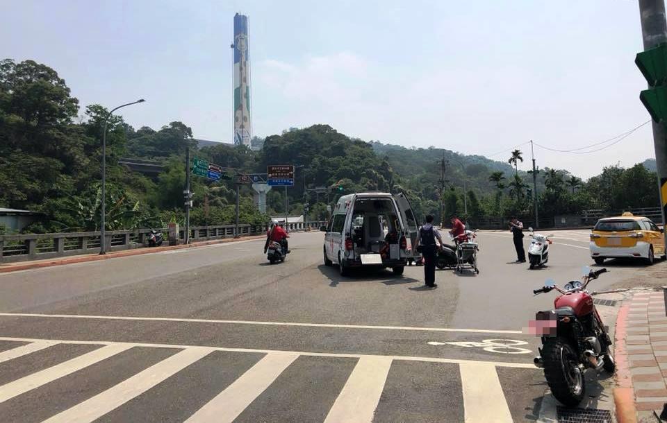 張震嶽在車禍當下也不忘將車禍現場拍下，讓警方辦案有所依據。（翻攝畫面）