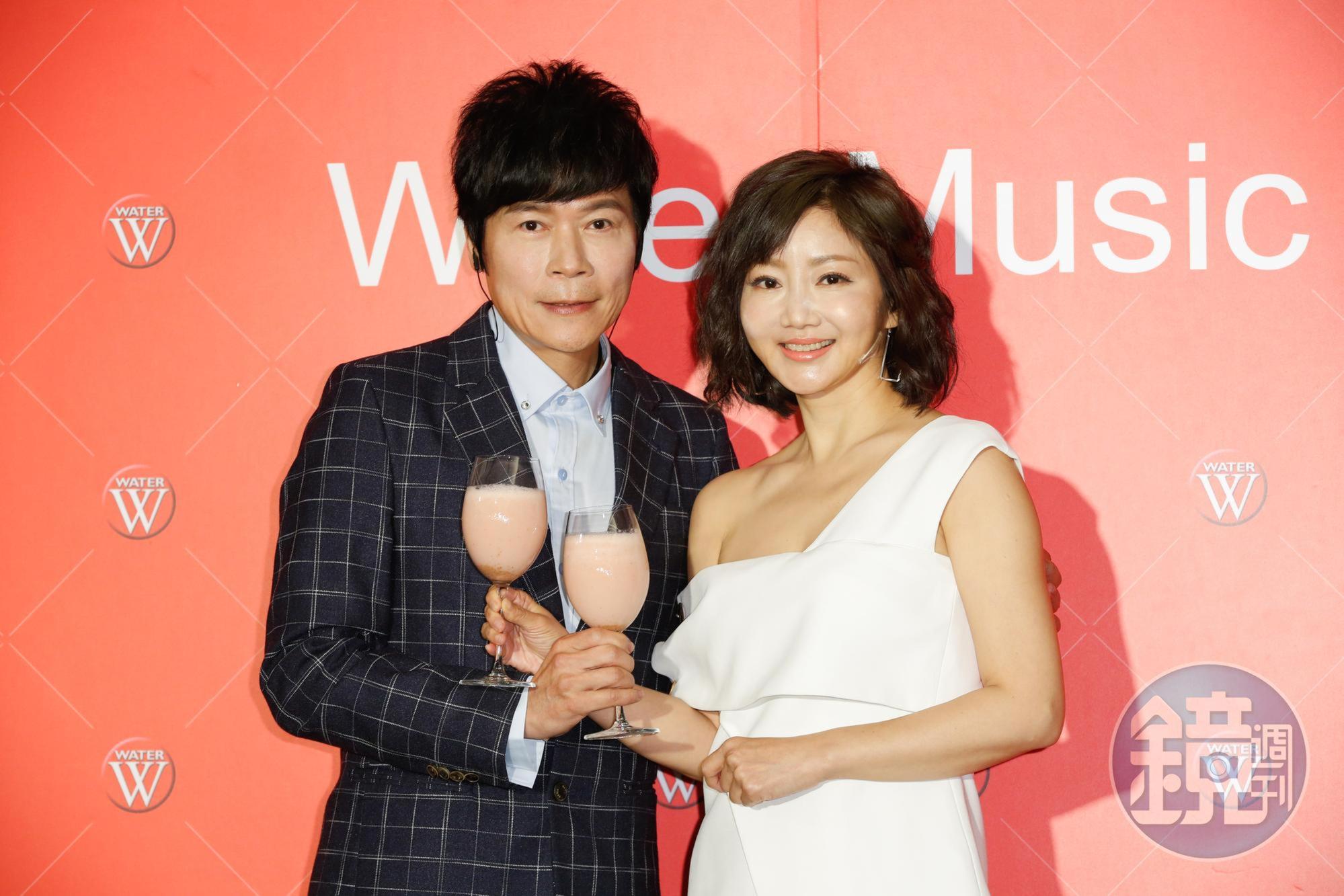 洪榮宏舉辦新專輯《人生車站》發片記者會，老婆張瀞云現身合唱新歌。