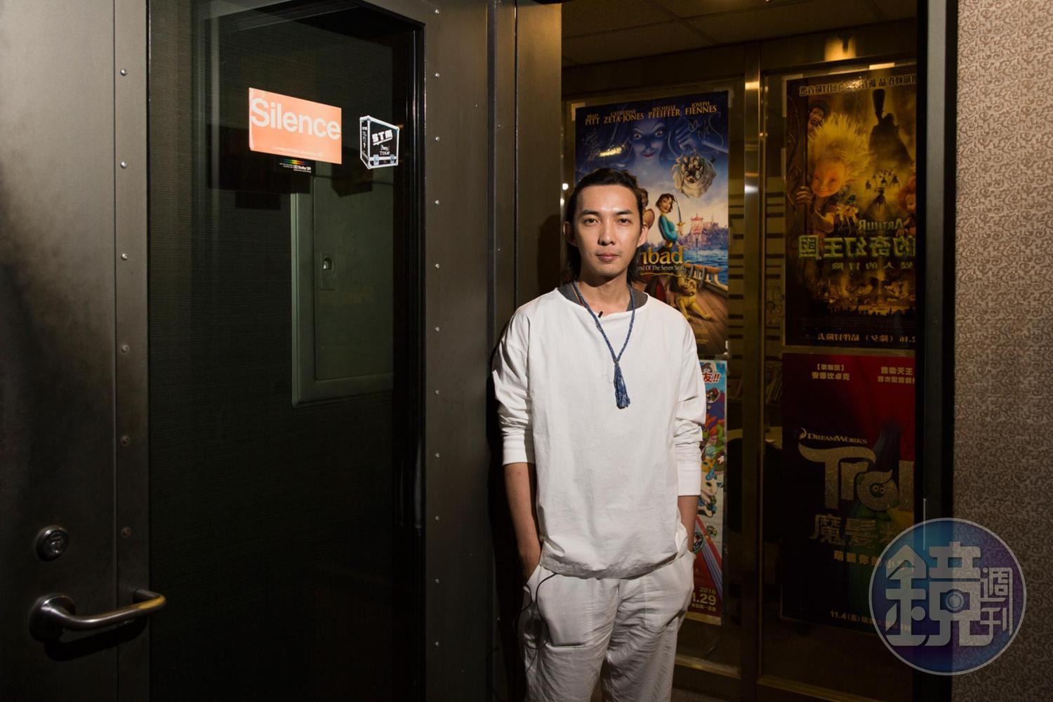 郭霖國中時就對配音充滿興趣,但礙於經濟壓力不得不暫時放棄夢想;一直到30歲才毅然投入配音工作。