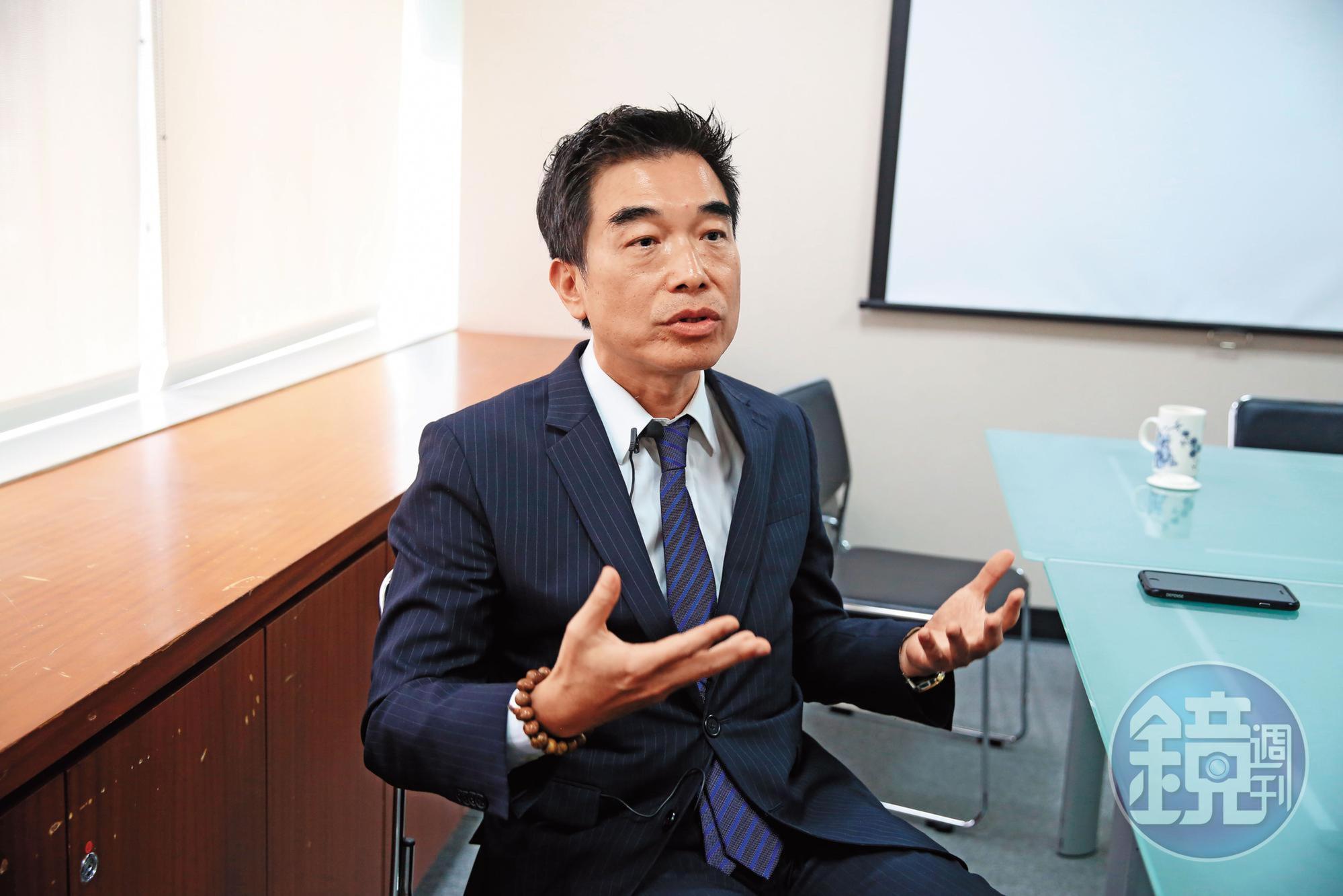 關貿網路公司董事長許建隆長年被汙名，連家人都遭威脅，讓他忍無可忍。
