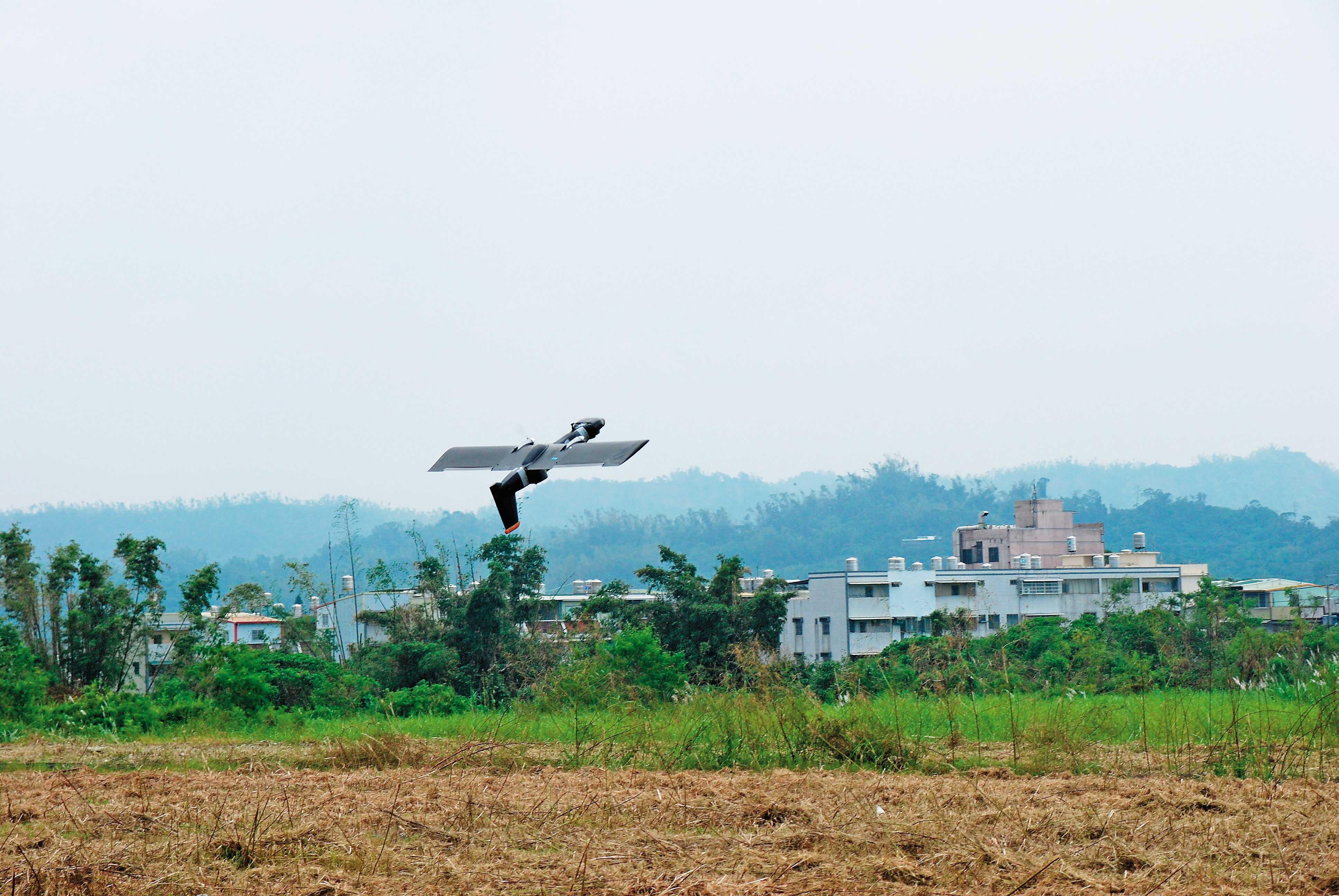 農委會引入空拍機與大數據分析，要建立各作物栽種面積圖資，以避免搶種導致生產過剩的風險。（農委會提供）