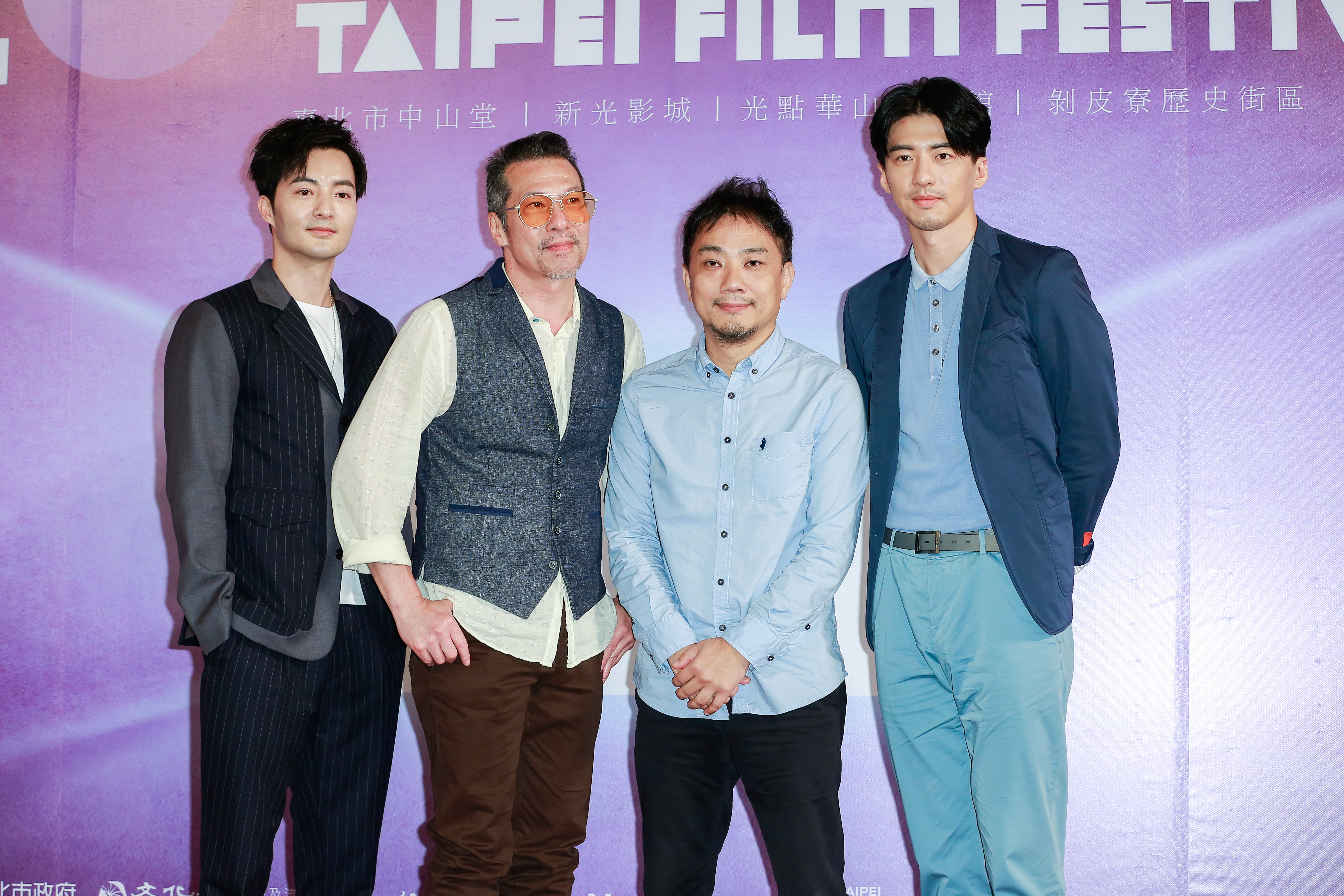 《范保德》編導蕭雅全（右二）、古斌（左一）、黃仲昆（左二）、傅孟柏。 