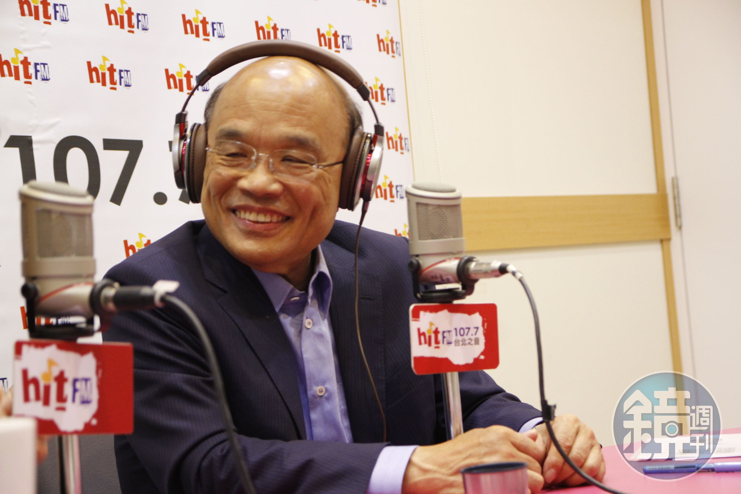 蘇貞昌15日接受電台節目《蔻蔻早餐》專訪。（Hit Fm《蔻蔻早餐》製作單位提供）