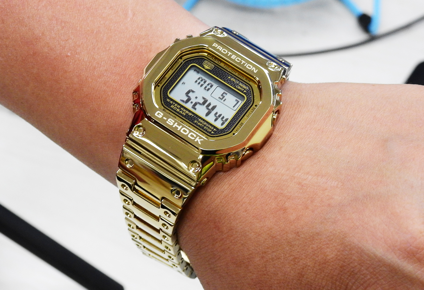 鏡開箱】CASIO G-SHOCK GMW-B5000TFG-9「金G」 - 鏡週刊Mirror Media