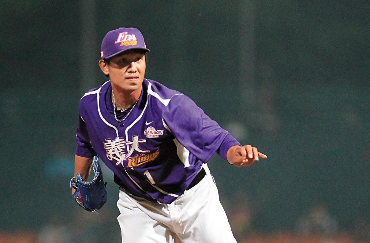 黃勝雄是富邦悍將（前義大犀牛）投手，去年加薪至月薪20萬元，如今因傷下放到二軍。（翻攝自CPBL官網）